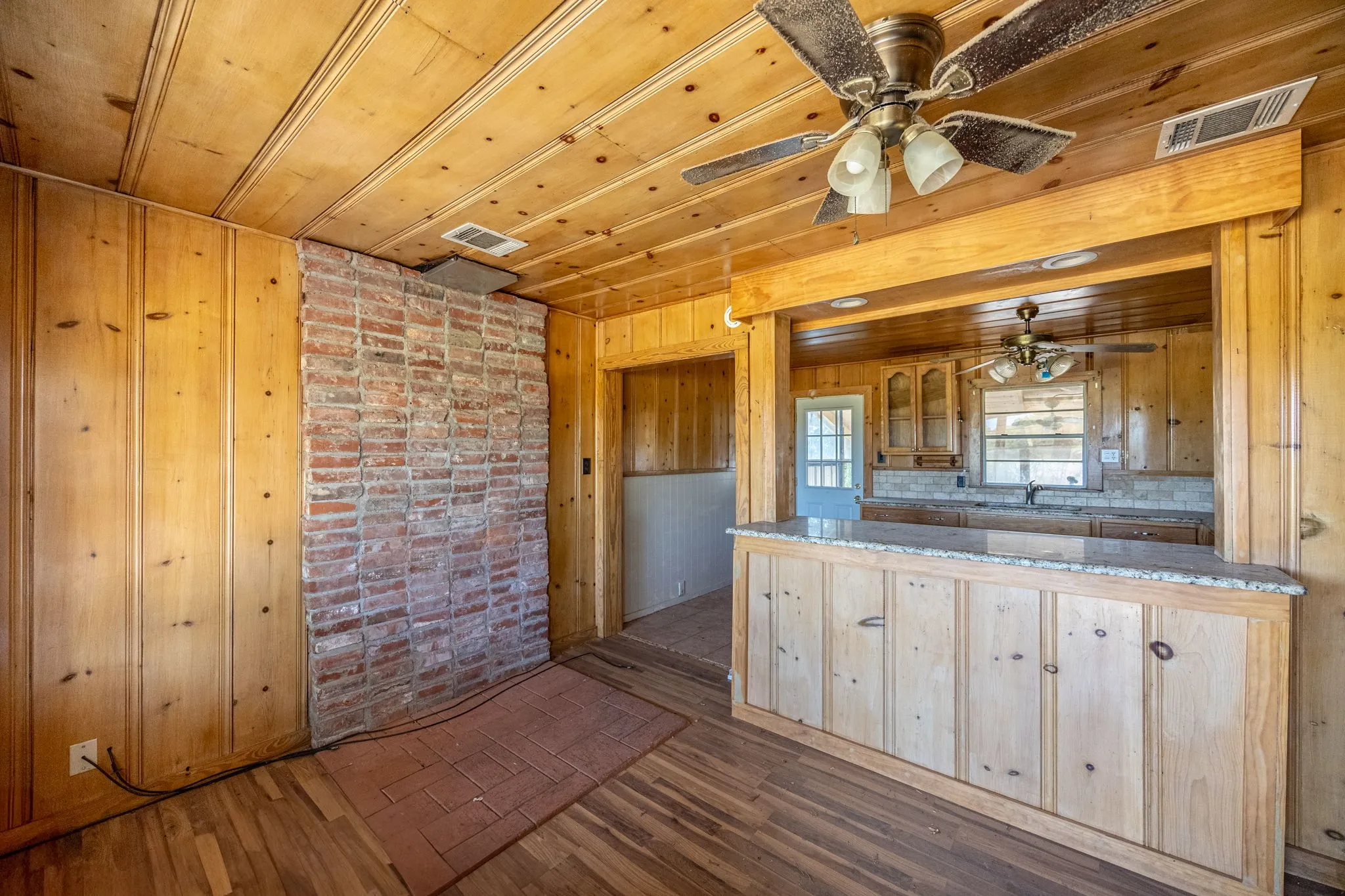 Single Family Residence For Sale in Wise County , 549 County Road 4699, Boyd, Texas 76023, 2 Bedroom, 1 Bathroom, Garage spaces, 792 Sqft, built in 1970, Price $2,495,000, mls#21365393, Real Estate Agent in Boyd, Homes For Sale in Wise county, Homes For Sale in Boyd, Realtor in Boyd Texas, Real Estate Brokerage Independent Realty Texas, Luminita Cordes Realtor