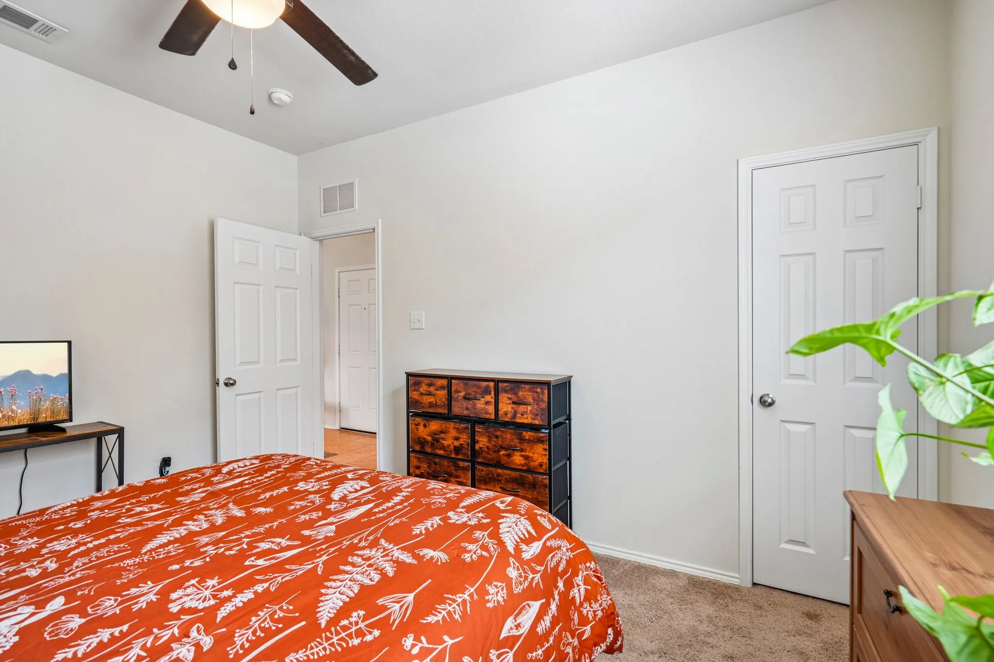 Recessed lighting, ceiling fan, and carpeted flooring