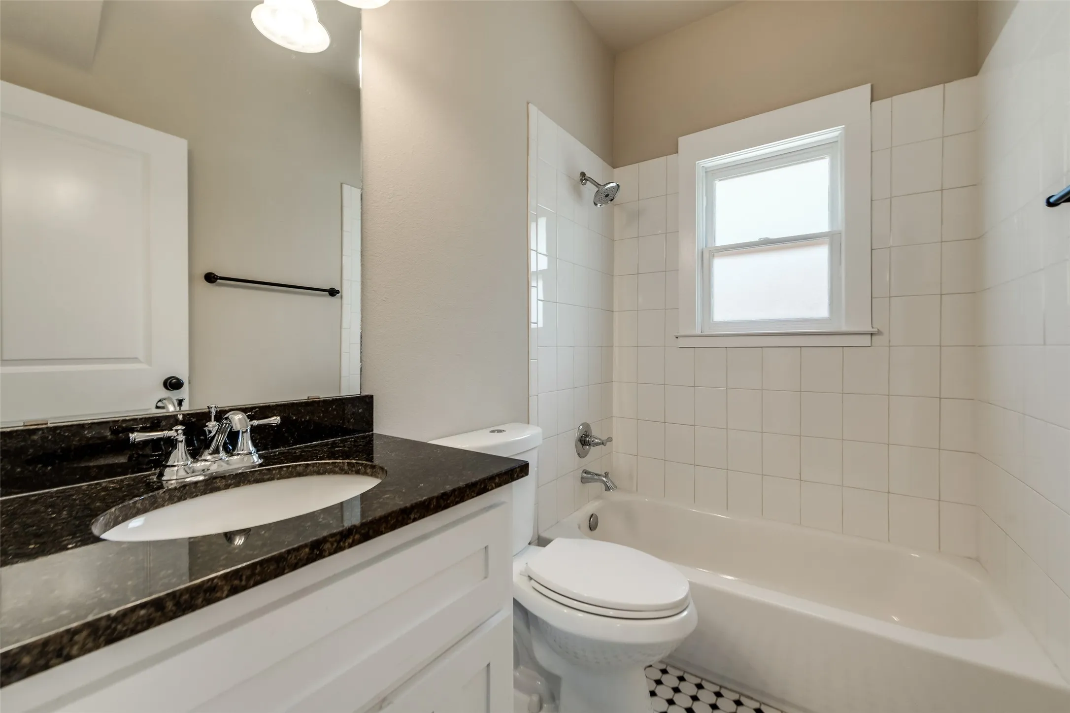 Single Family Residence For Rent in Tarrant County , 1318 Fairmount Avenue, Fort Worth, Texas 76104, 2 Bedroom, 2 Bathroom, 1 Garage spaces, 1,380 Sqft, built in 1921, mls#21358760, Real Estate Agent in Fort Worth, Homes For Rent in Tarrant county, Homes For Rent in Fort Worth, Realtor in Fort Worth Texas, Real Estate Brokerage Independent Realty Texas, Luminita Cordes Realtor