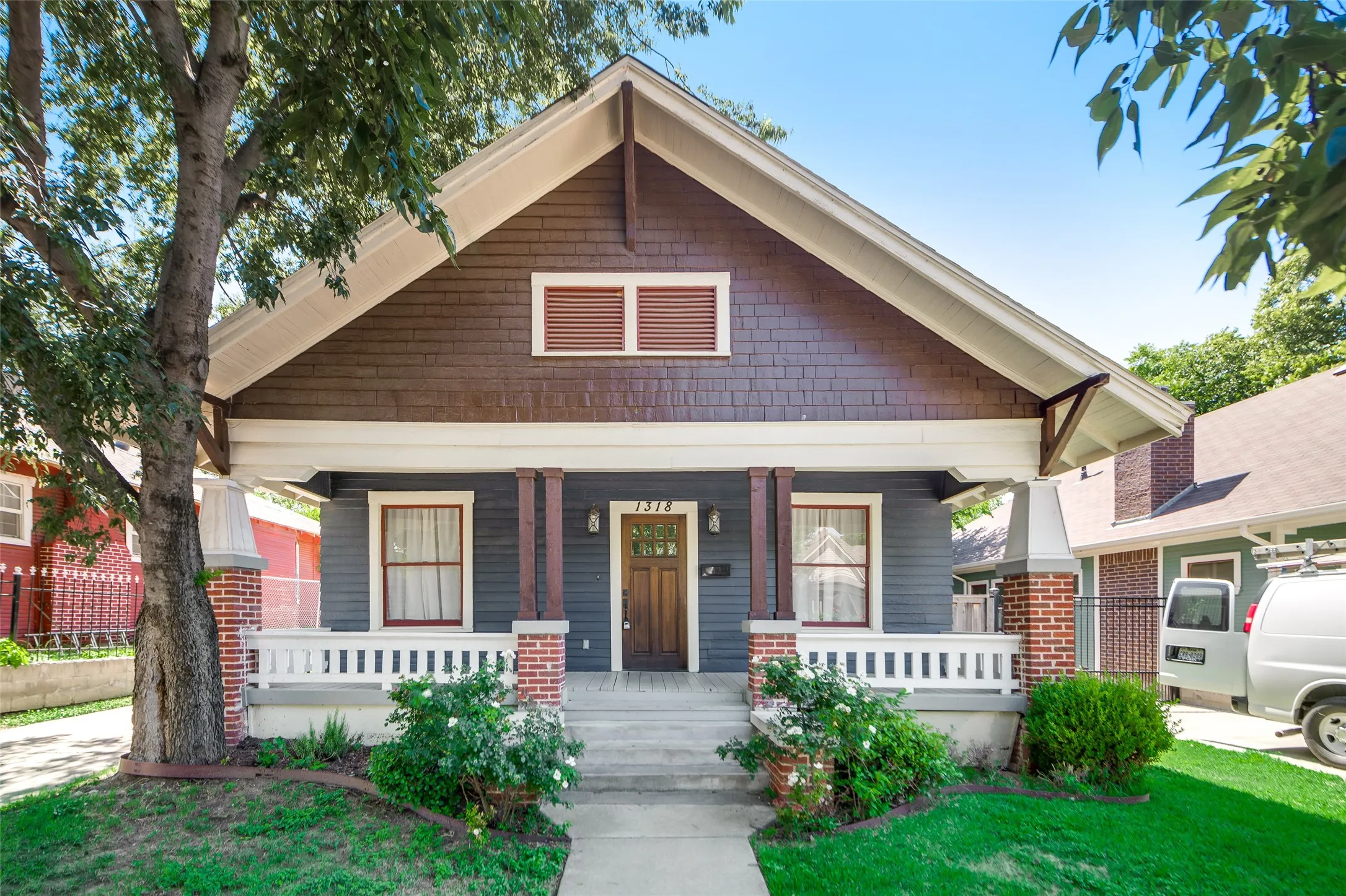 Single Family Residence For Rent in Tarrant County , 1318 Fairmount Avenue, Fort Worth, Texas 76104, 2 Bedroom, 2 Bathroom, 1 Garage spaces, 1,380 Sqft, built in 1921, mls#21358760, Real Estate Agent in Fort Worth, Homes For Rent in Tarrant county, Homes For Rent in Fort Worth, Realtor in Fort Worth Texas, Real Estate Brokerage Independent Realty Texas, Luminita Cordes Realtor