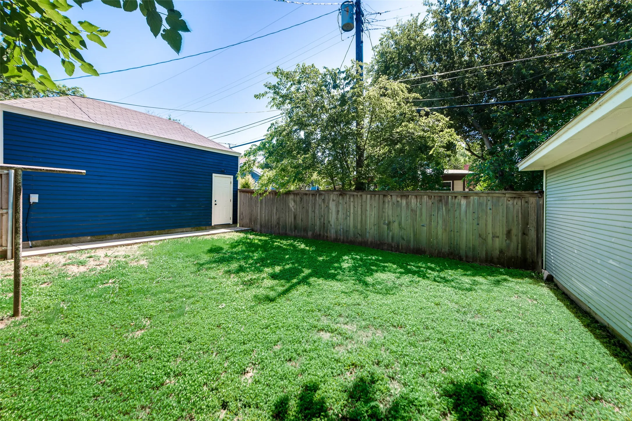 Single Family Residence For Rent in Tarrant County , 1318 Fairmount Avenue, Fort Worth, Texas 76104, 2 Bedroom, 2 Bathroom, 1 Garage spaces, 1,380 Sqft, built in 1921, mls#21358760, Real Estate Agent in Fort Worth, Homes For Rent in Tarrant county, Homes For Rent in Fort Worth, Realtor in Fort Worth Texas, Real Estate Brokerage Independent Realty Texas, Luminita Cordes Realtor
