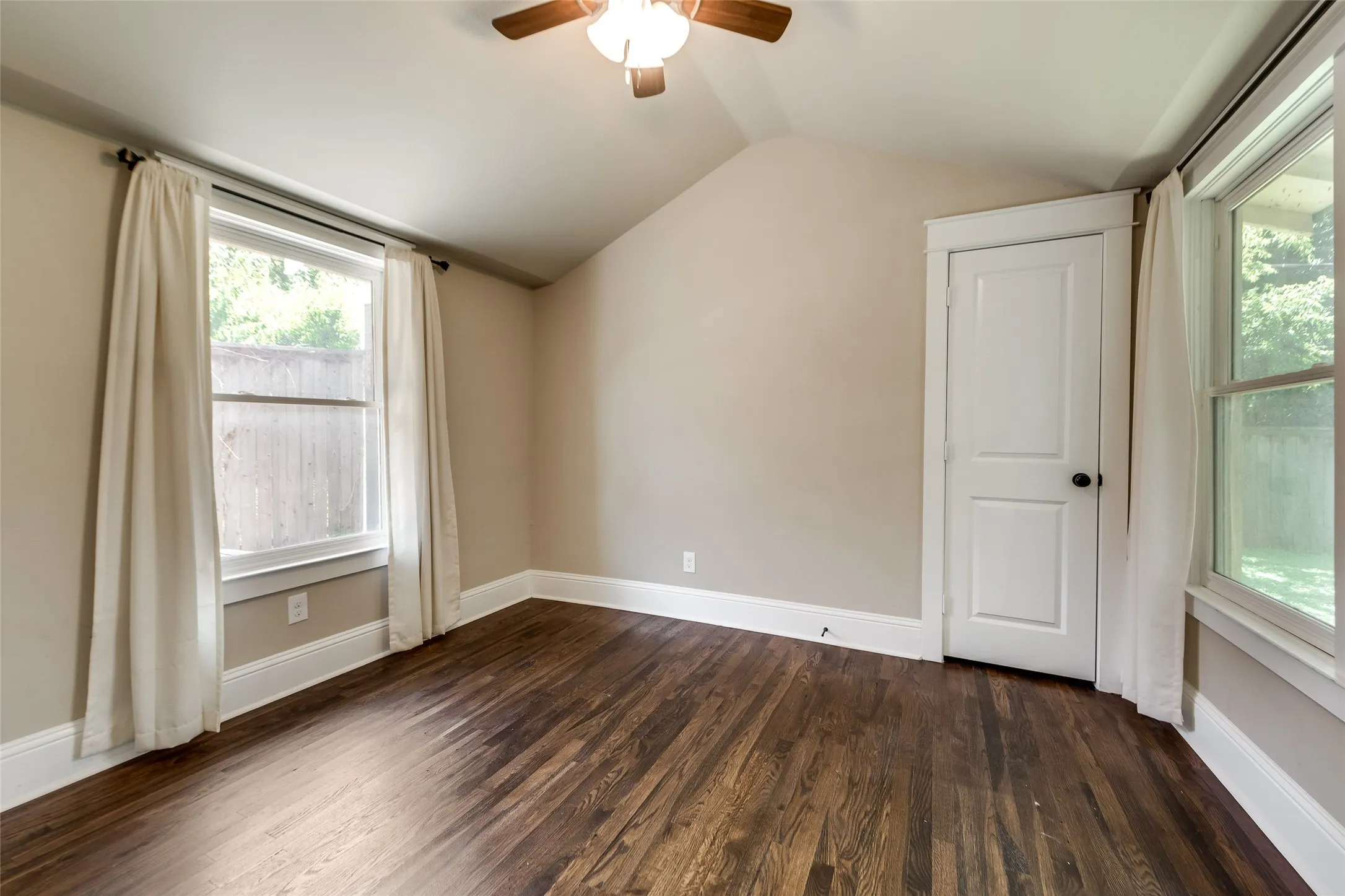 Single Family Residence For Rent in Tarrant County , 1318 Fairmount Avenue, Fort Worth, Texas 76104, 2 Bedroom, 2 Bathroom, 1 Garage spaces, 1,380 Sqft, built in 1921, mls#21358760, Real Estate Agent in Fort Worth, Homes For Rent in Tarrant county, Homes For Rent in Fort Worth, Realtor in Fort Worth Texas, Real Estate Brokerage Independent Realty Texas, Luminita Cordes Realtor