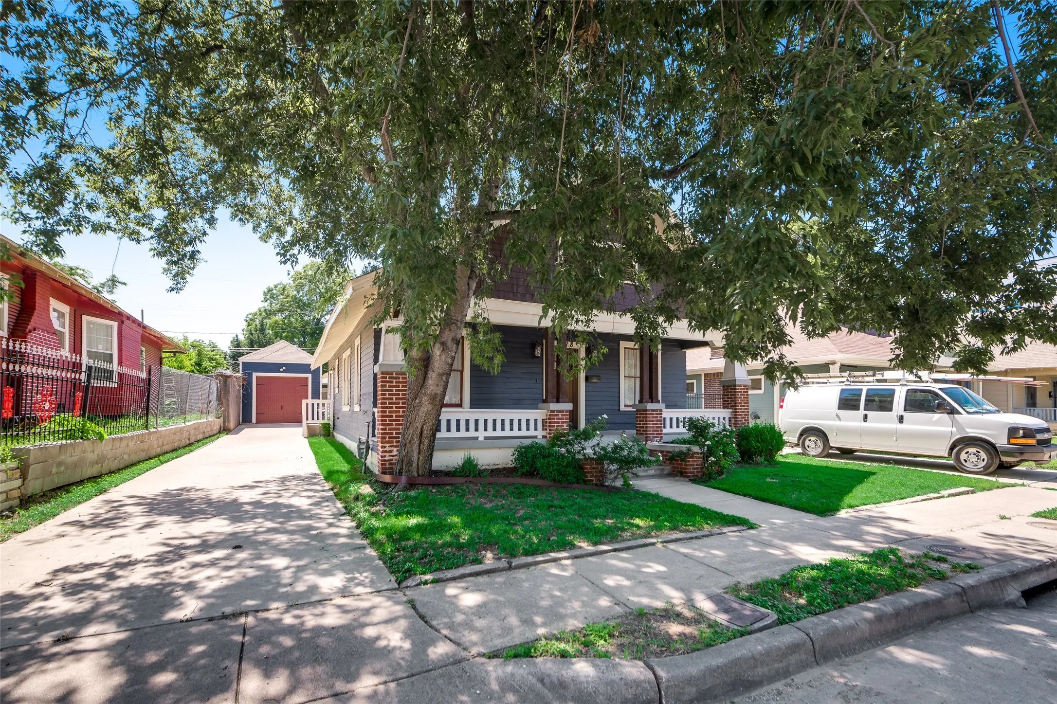 Single Family Residence For Rent in Tarrant County , 1318 Fairmount Avenue, Fort Worth, Texas 76104, 2 Bedroom, 2 Bathroom, 1 Garage spaces, 1,380 Sqft, built in 1921, mls#21358760, Real Estate Agent in Fort Worth, Homes For Rent in Tarrant county, Homes For Rent in Fort Worth, Realtor in Fort Worth Texas, Real Estate Brokerage Independent Realty Texas, Luminita Cordes Realtor