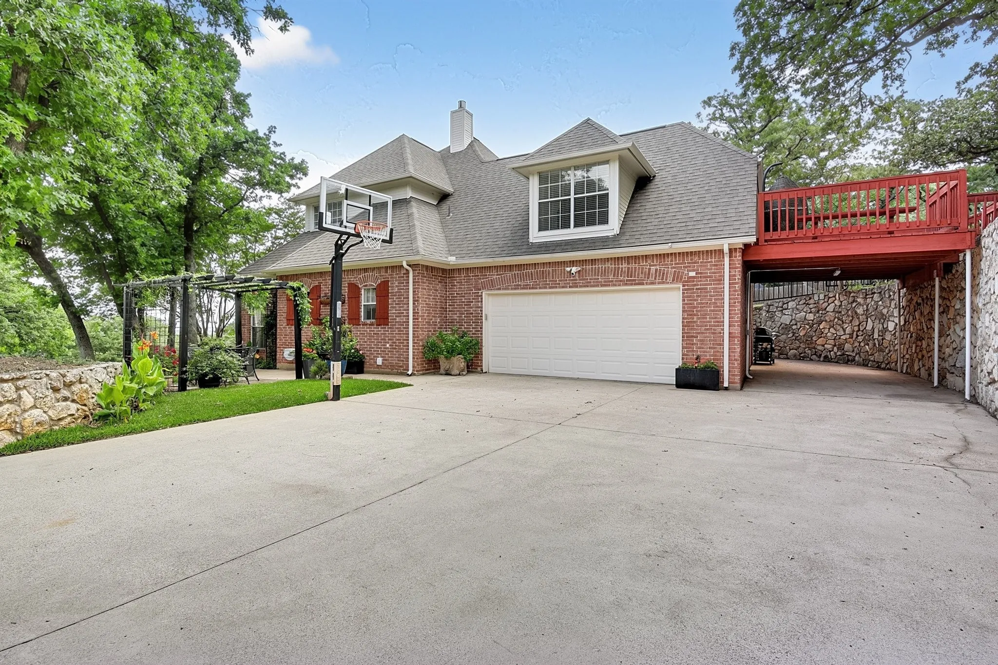Single Family Residence For Sale in Tarrant County , 816 Lake View Court E, Crowley, Texas 76036, 4 Bedroom, 4 Bathroom, 2 Garage spaces, 3,486 Sqft, built in 1999, mls#21366207, Real Estate Agent in Crowley, Homes For Sale in Tarrant county, Homes For Sale in Crowley, Realtor in Crowley Texas, Real Estate Brokerage Independent Realty Texas, Luminita Cordes Realtor
