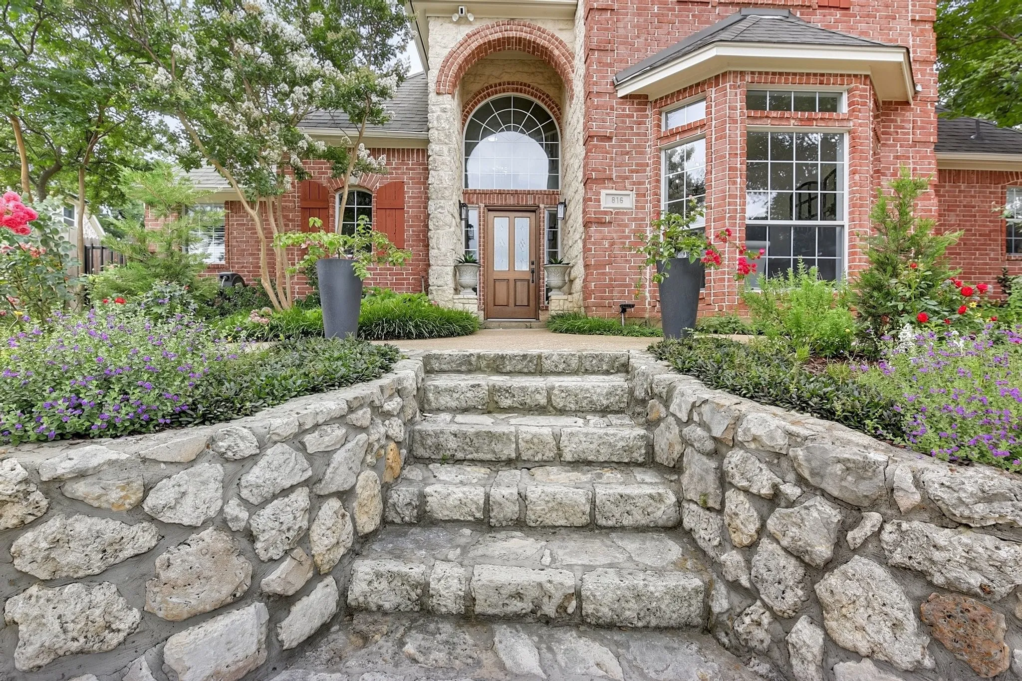 Single Family Residence For Sale in Tarrant County , 816 Lake View Court E, Crowley, Texas 76036, 4 Bedroom, 4 Bathroom, 2 Garage spaces, 3,486 Sqft, built in 1999, mls#21366207, Real Estate Agent in Crowley, Homes For Sale in Tarrant county, Homes For Sale in Crowley, Realtor in Crowley Texas, Real Estate Brokerage Independent Realty Texas, Luminita Cordes Realtor