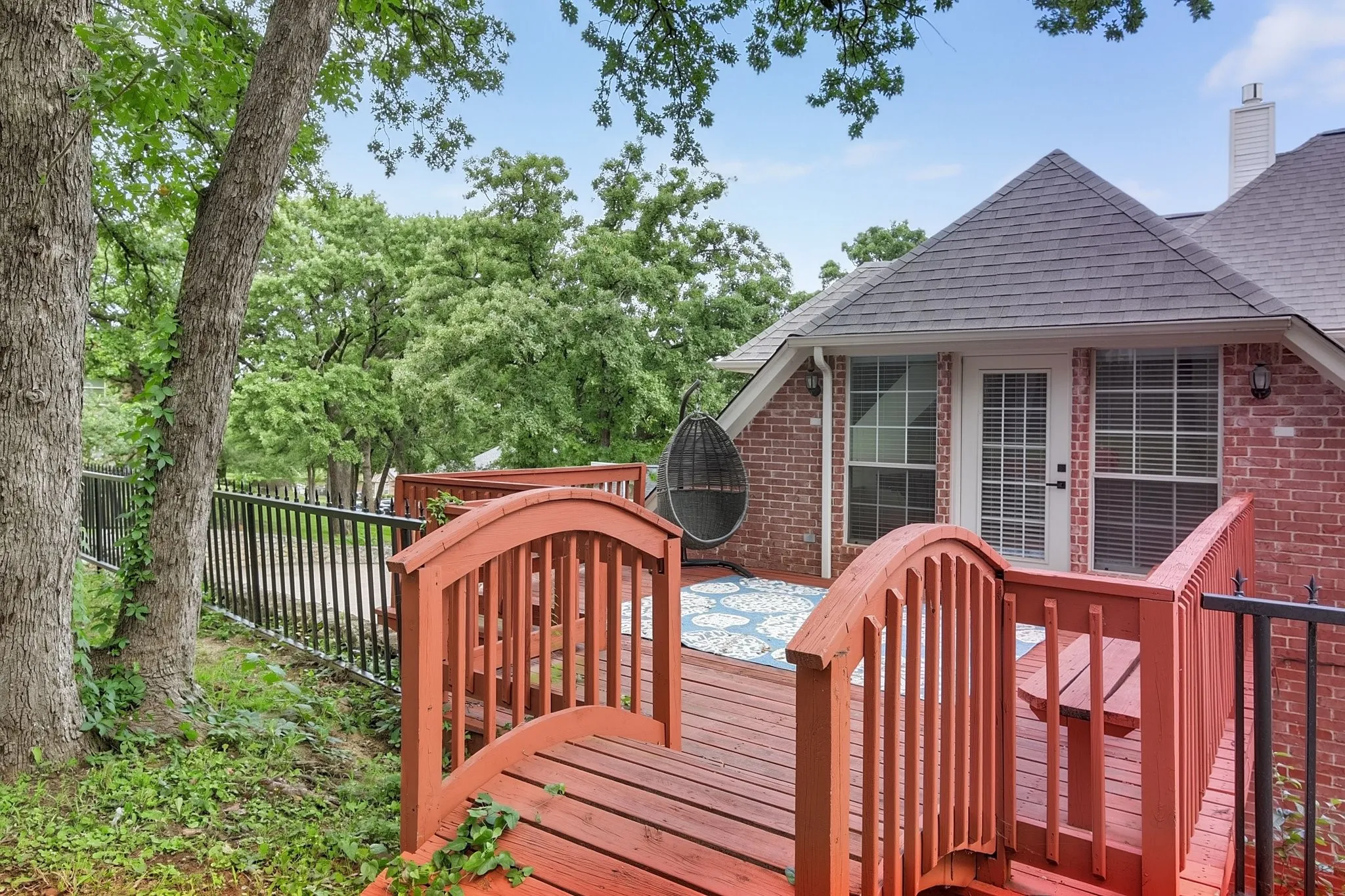Single Family Residence For Sale in Tarrant County , 816 Lake View Court E, Crowley, Texas 76036, 4 Bedroom, 4 Bathroom, 2 Garage spaces, 3,486 Sqft, built in 1999, mls#21366207, Real Estate Agent in Crowley, Homes For Sale in Tarrant county, Homes For Sale in Crowley, Realtor in Crowley Texas, Real Estate Brokerage Independent Realty Texas, Luminita Cordes Realtor