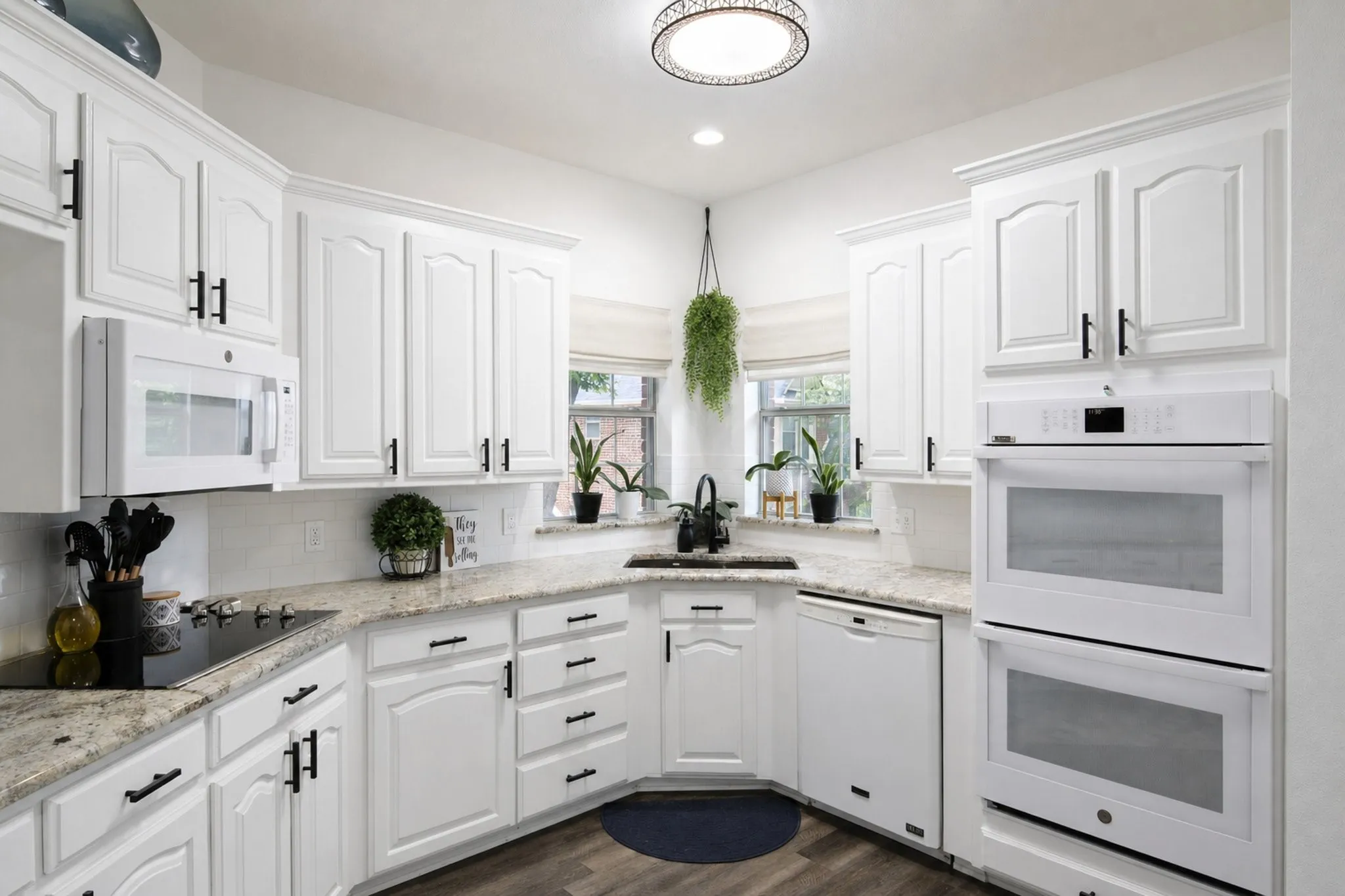 Single Family Residence For Sale in Tarrant County , 816 Lake View Court E, Crowley, Texas 76036, 4 Bedroom, 4 Bathroom, 2 Garage spaces, 3,486 Sqft, built in 1999, mls#21366207, Real Estate Agent in Crowley, Homes For Sale in Tarrant county, Homes For Sale in Crowley, Realtor in Crowley Texas, Real Estate Brokerage Independent Realty Texas, Luminita Cordes Realtor