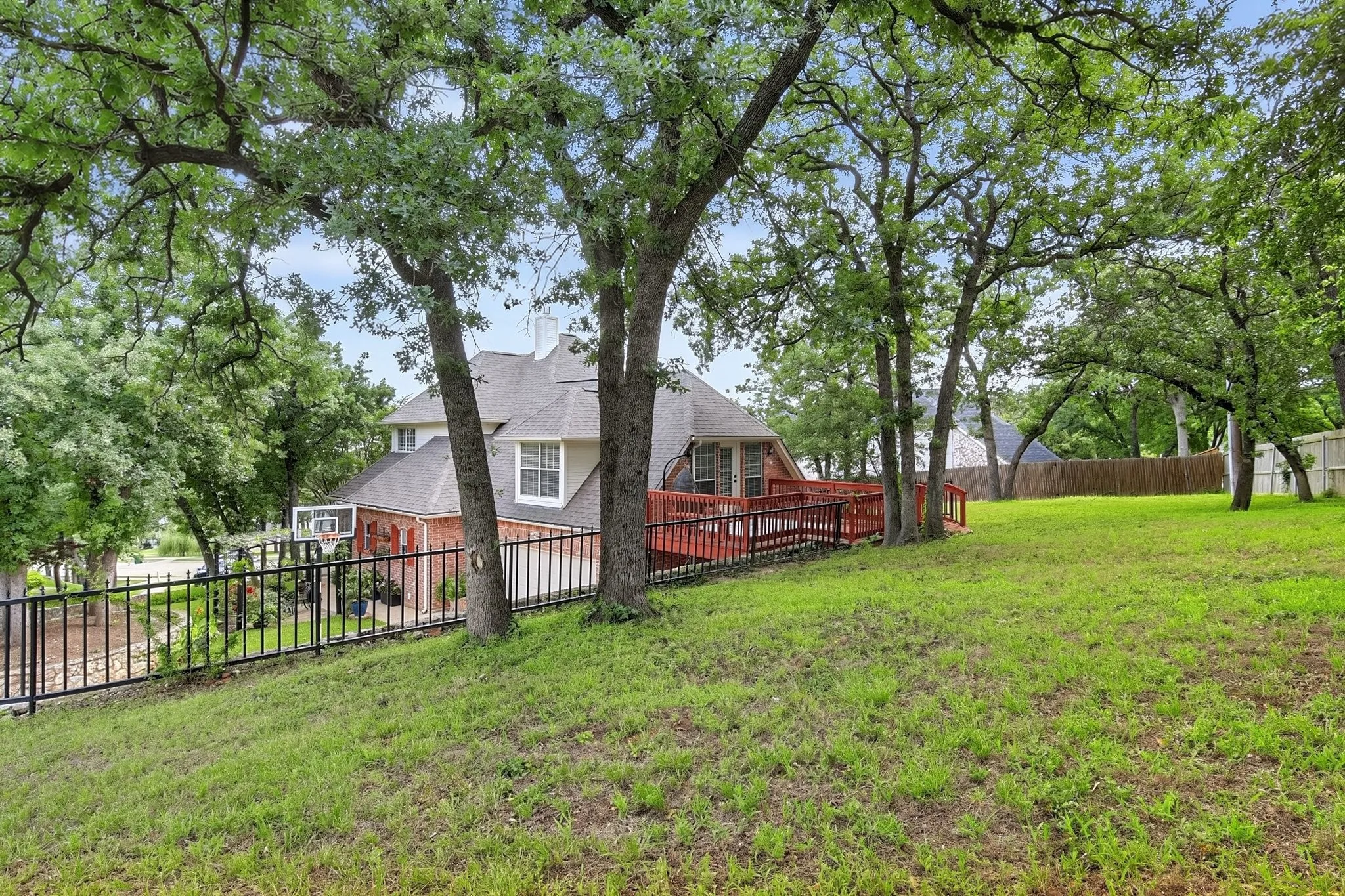 Single Family Residence For Sale in Tarrant County , 816 Lake View Court E, Crowley, Texas 76036, 4 Bedroom, 4 Bathroom, 2 Garage spaces, 3,486 Sqft, built in 1999, mls#21366207, Real Estate Agent in Crowley, Homes For Sale in Tarrant county, Homes For Sale in Crowley, Realtor in Crowley Texas, Real Estate Brokerage Independent Realty Texas, Luminita Cordes Realtor