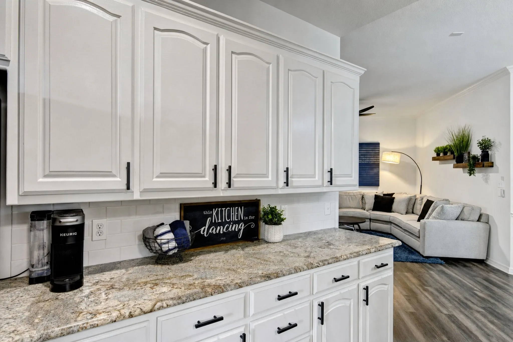 Single Family Residence For Sale in Tarrant County , 816 Lake View Court E, Crowley, Texas 76036, 4 Bedroom, 4 Bathroom, 2 Garage spaces, 3,486 Sqft, built in 1999, mls#21366207, Real Estate Agent in Crowley, Homes For Sale in Tarrant county, Homes For Sale in Crowley, Realtor in Crowley Texas, Real Estate Brokerage Independent Realty Texas, Luminita Cordes Realtor