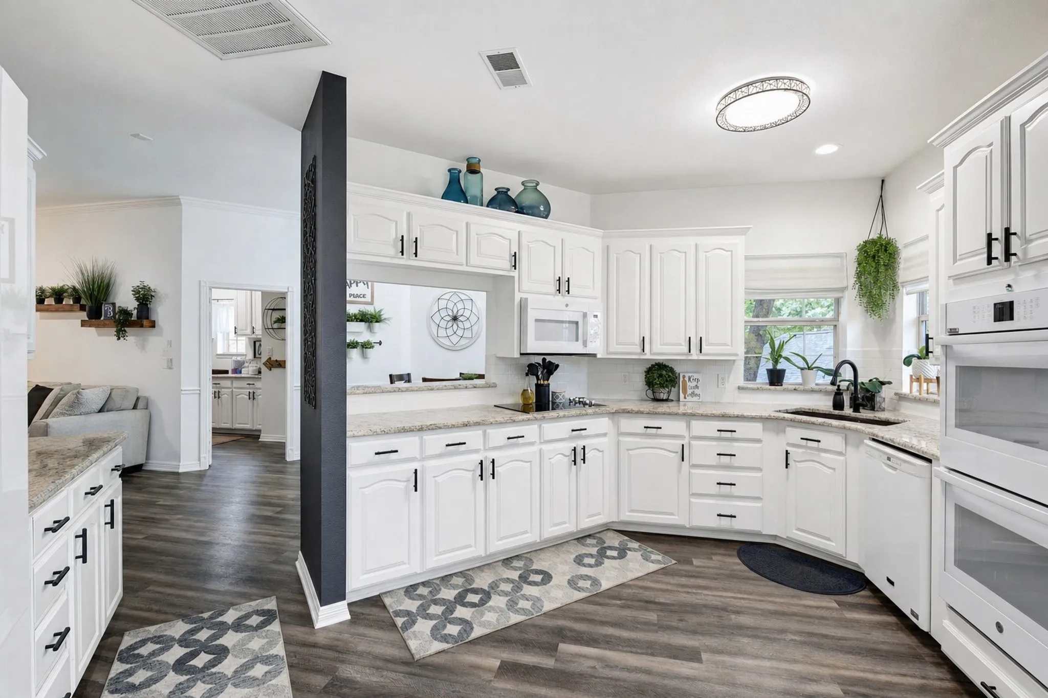 Single Family Residence For Sale in Tarrant County , 816 Lake View Court E, Crowley, Texas 76036, 4 Bedroom, 4 Bathroom, 2 Garage spaces, 3,486 Sqft, built in 1999, mls#21366207, Real Estate Agent in Crowley, Homes For Sale in Tarrant county, Homes For Sale in Crowley, Realtor in Crowley Texas, Real Estate Brokerage Independent Realty Texas, Luminita Cordes Realtor