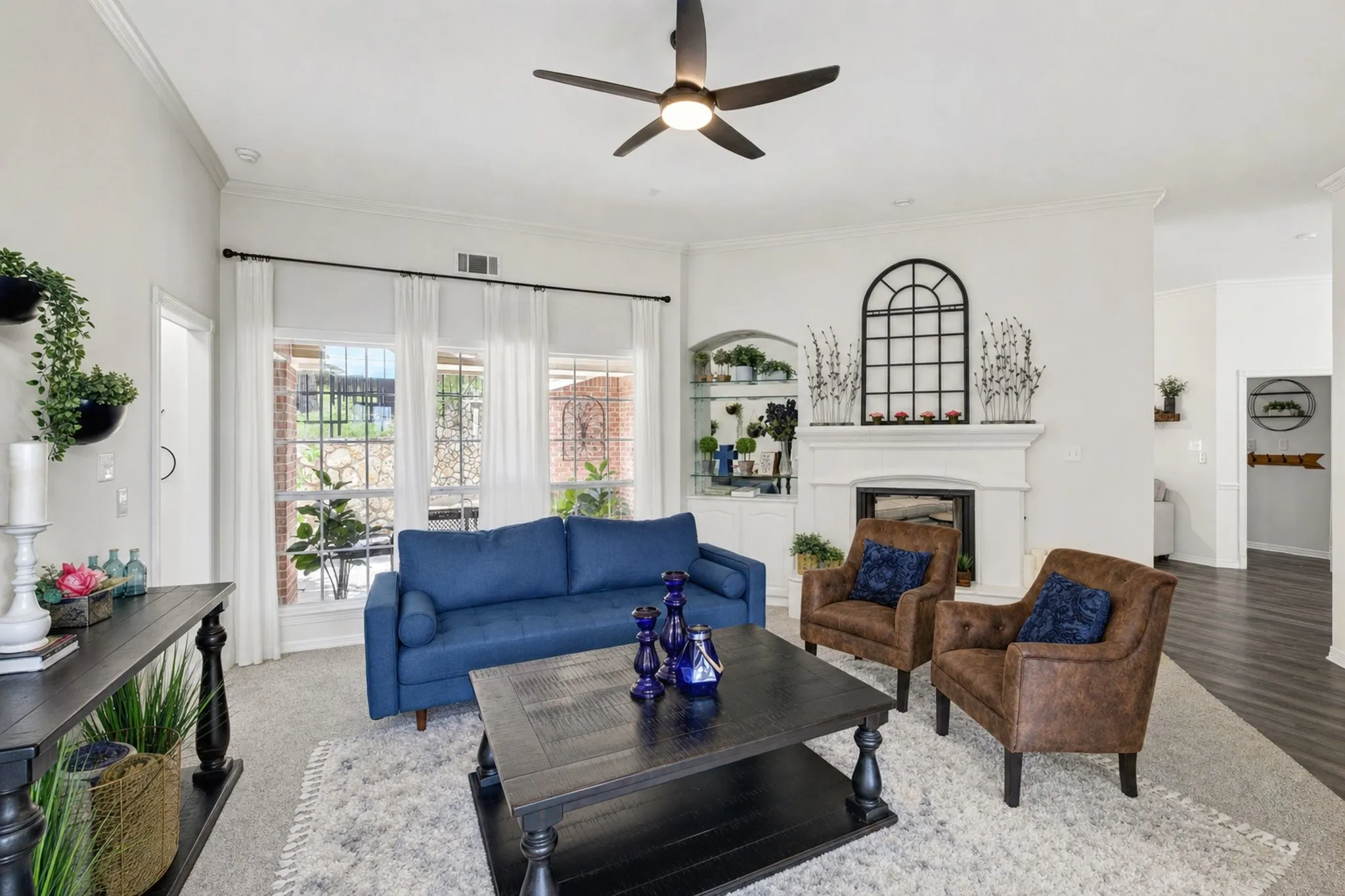 Single Family Residence For Sale in Tarrant County , 816 Lake View Court E, Crowley, Texas 76036, 4 Bedroom, 4 Bathroom, 2 Garage spaces, 3,486 Sqft, built in 1999, mls#21366207, Real Estate Agent in Crowley, Homes For Sale in Tarrant county, Homes For Sale in Crowley, Realtor in Crowley Texas, Real Estate Brokerage Independent Realty Texas, Luminita Cordes Realtor