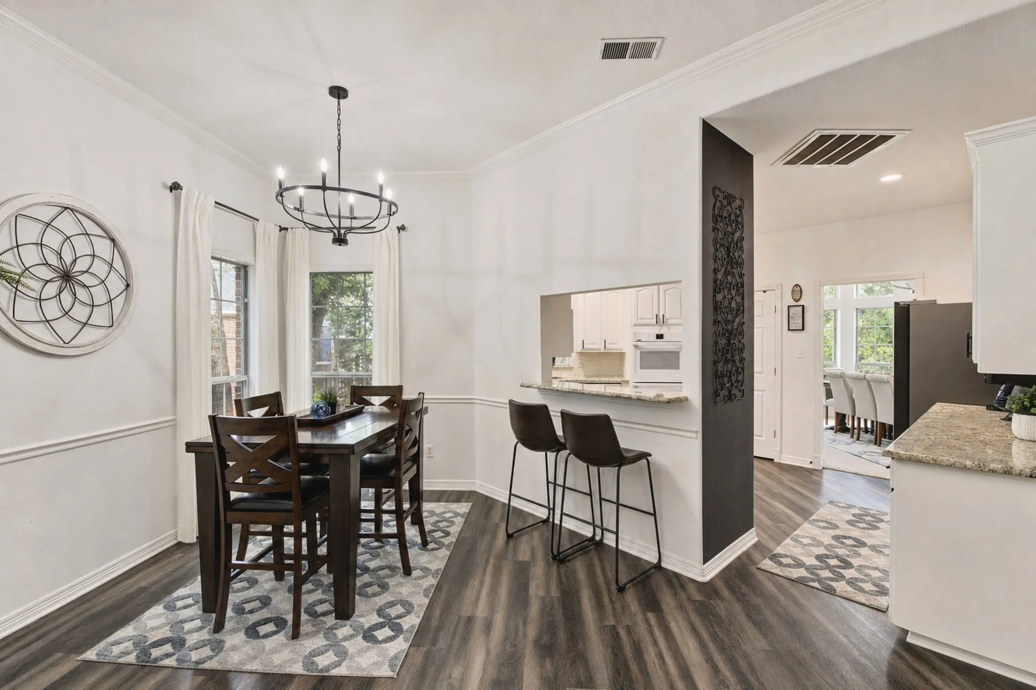 Single Family Residence For Sale in Tarrant County , 816 Lake View Court E, Crowley, Texas 76036, 4 Bedroom, 4 Bathroom, 2 Garage spaces, 3,486 Sqft, built in 1999, mls#21366207, Real Estate Agent in Crowley, Homes For Sale in Tarrant county, Homes For Sale in Crowley, Realtor in Crowley Texas, Real Estate Brokerage Independent Realty Texas, Luminita Cordes Realtor