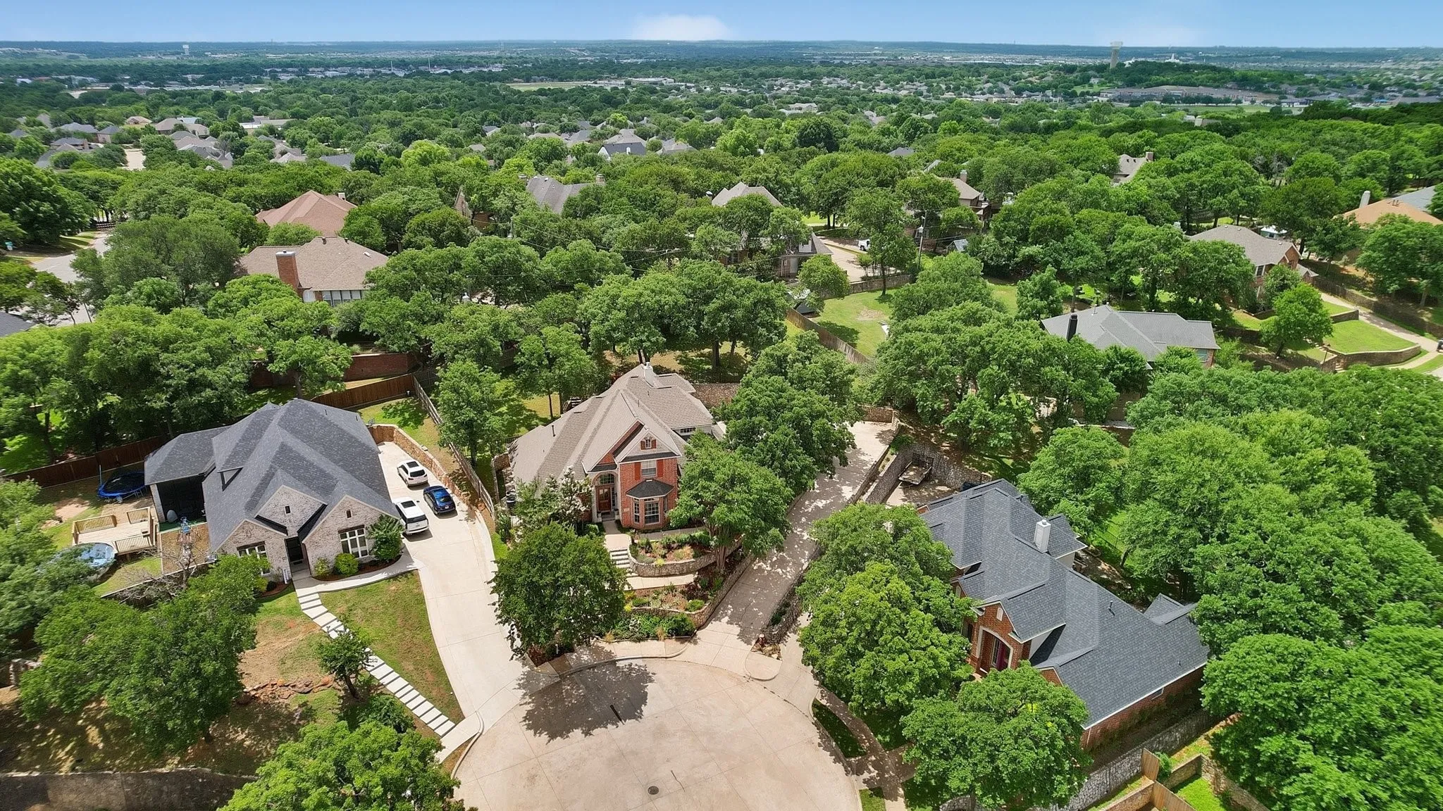 Single Family Residence For Sale in Tarrant County , 816 Lake View Court E, Crowley, Texas 76036, 4 Bedroom, 4 Bathroom, 2 Garage spaces, 3,486 Sqft, built in 1999, mls#21366207, Real Estate Agent in Crowley, Homes For Sale in Tarrant county, Homes For Sale in Crowley, Realtor in Crowley Texas, Real Estate Brokerage Independent Realty Texas, Luminita Cordes Realtor