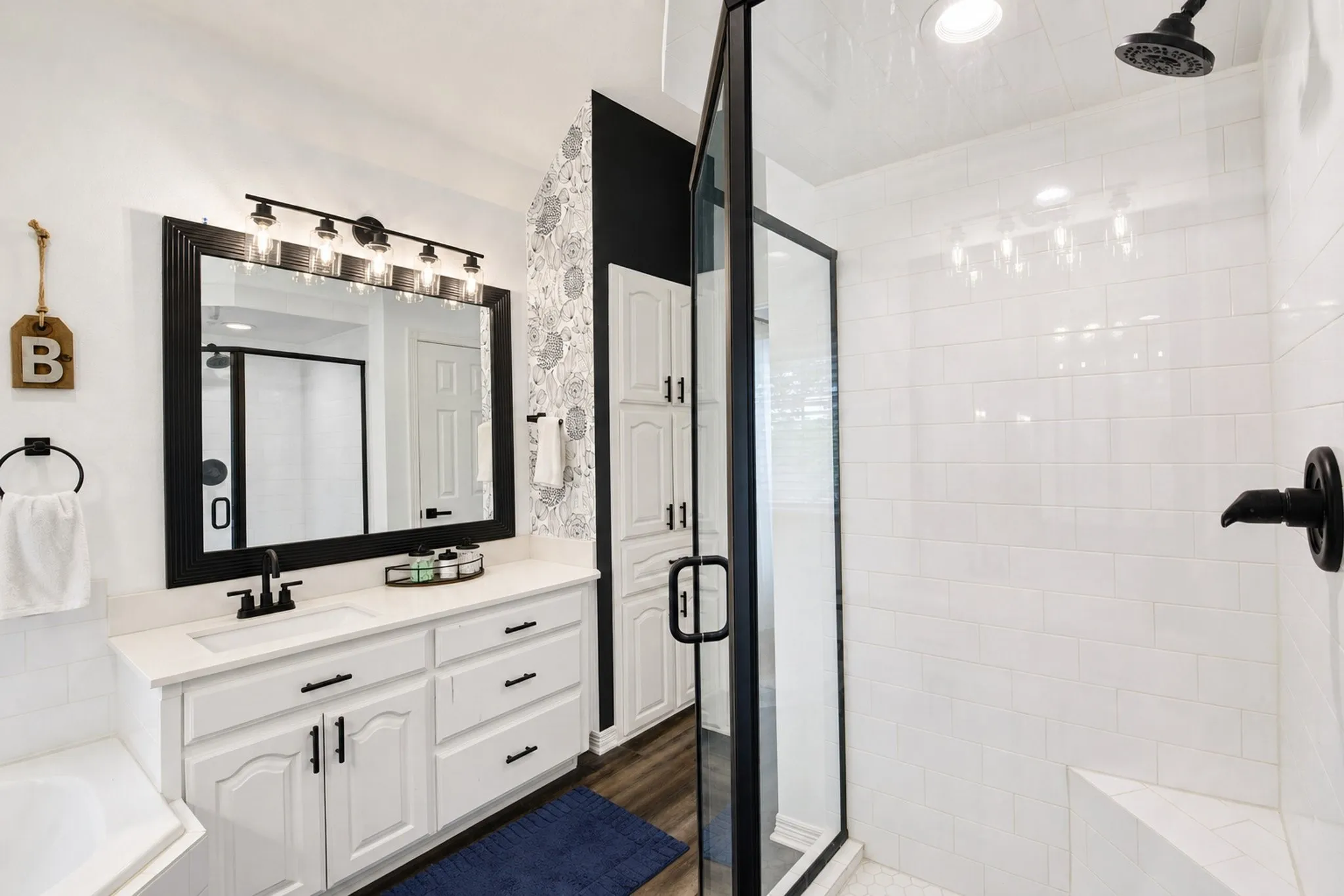 Single Family Residence For Sale in Tarrant County , 816 Lake View Court E, Crowley, Texas 76036, 4 Bedroom, 4 Bathroom, 2 Garage spaces, 3,486 Sqft, built in 1999, mls#21366207, Real Estate Agent in Crowley, Homes For Sale in Tarrant county, Homes For Sale in Crowley, Realtor in Crowley Texas, Real Estate Brokerage Independent Realty Texas, Luminita Cordes Realtor