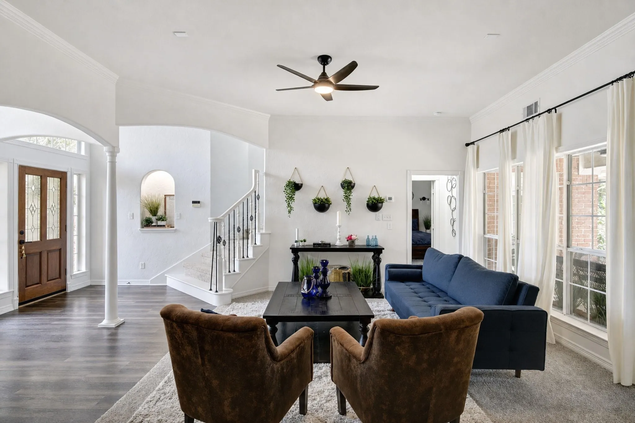 Single Family Residence For Sale in Tarrant County , 816 Lake View Court E, Crowley, Texas 76036, 4 Bedroom, 4 Bathroom, 2 Garage spaces, 3,486 Sqft, built in 1999, mls#21366207, Real Estate Agent in Crowley, Homes For Sale in Tarrant county, Homes For Sale in Crowley, Realtor in Crowley Texas, Real Estate Brokerage Independent Realty Texas, Luminita Cordes Realtor