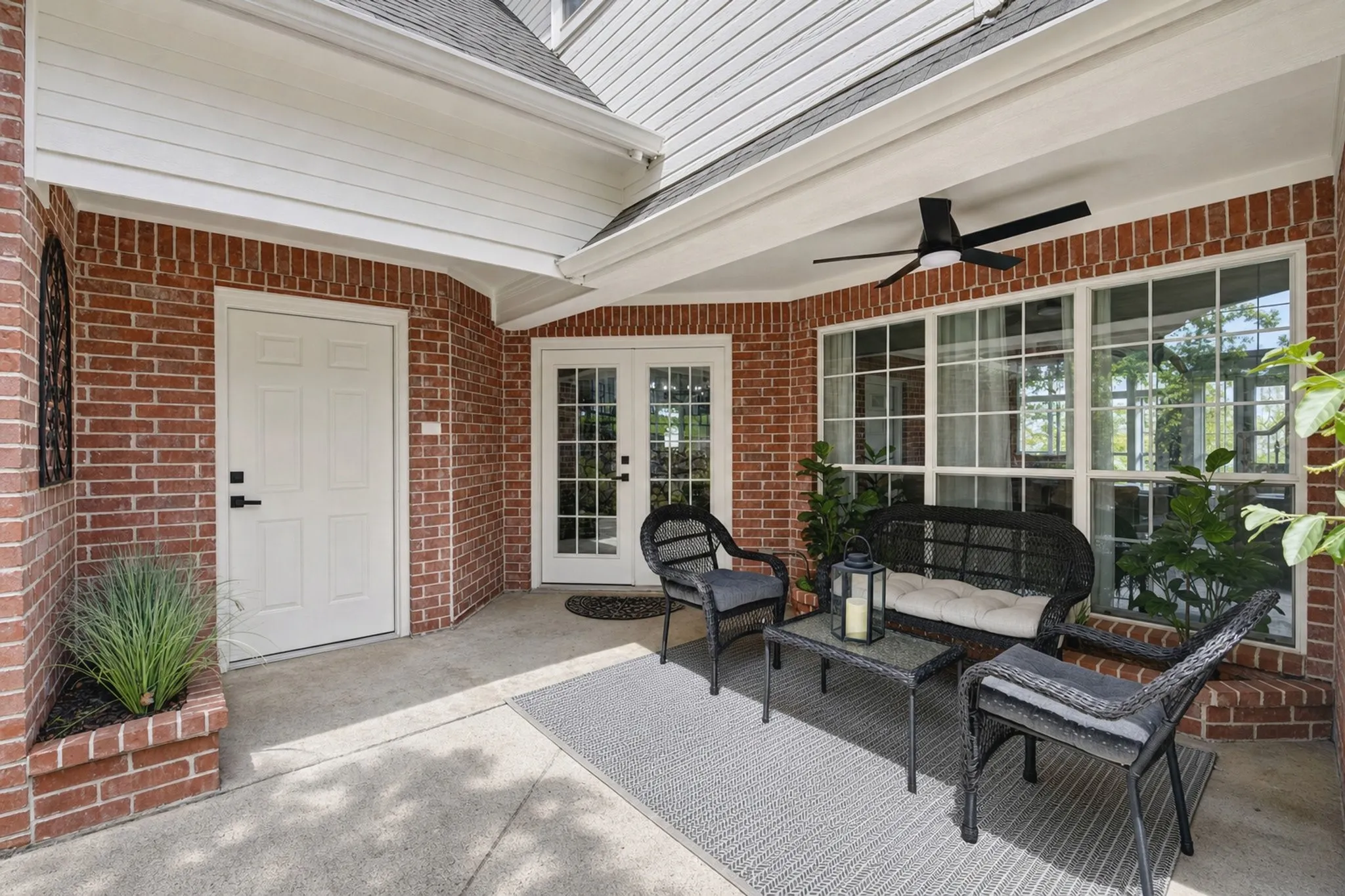 Single Family Residence For Sale in Tarrant County , 816 Lake View Court E, Crowley, Texas 76036, 4 Bedroom, 4 Bathroom, 2 Garage spaces, 3,486 Sqft, built in 1999, mls#21366207, Real Estate Agent in Crowley, Homes For Sale in Tarrant county, Homes For Sale in Crowley, Realtor in Crowley Texas, Real Estate Brokerage Independent Realty Texas, Luminita Cordes Realtor