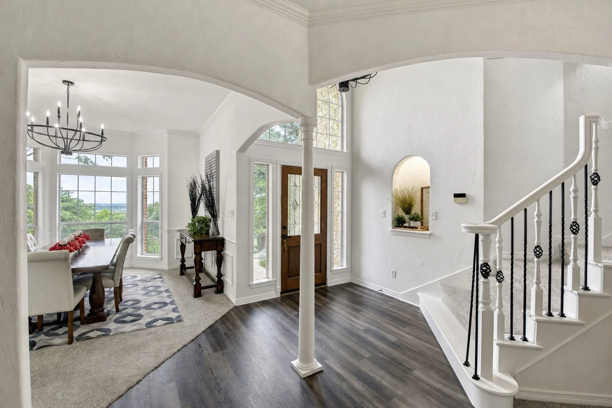 Single Family Residence For Sale in Tarrant County , 816 Lake View Court E, Crowley, Texas 76036, 4 Bedroom, 4 Bathroom, 2 Garage spaces, 3,486 Sqft, built in 1999, mls#21366207, Real Estate Agent in Crowley, Homes For Sale in Tarrant county, Homes For Sale in Crowley, Realtor in Crowley Texas, Real Estate Brokerage Independent Realty Texas, Luminita Cordes Realtor