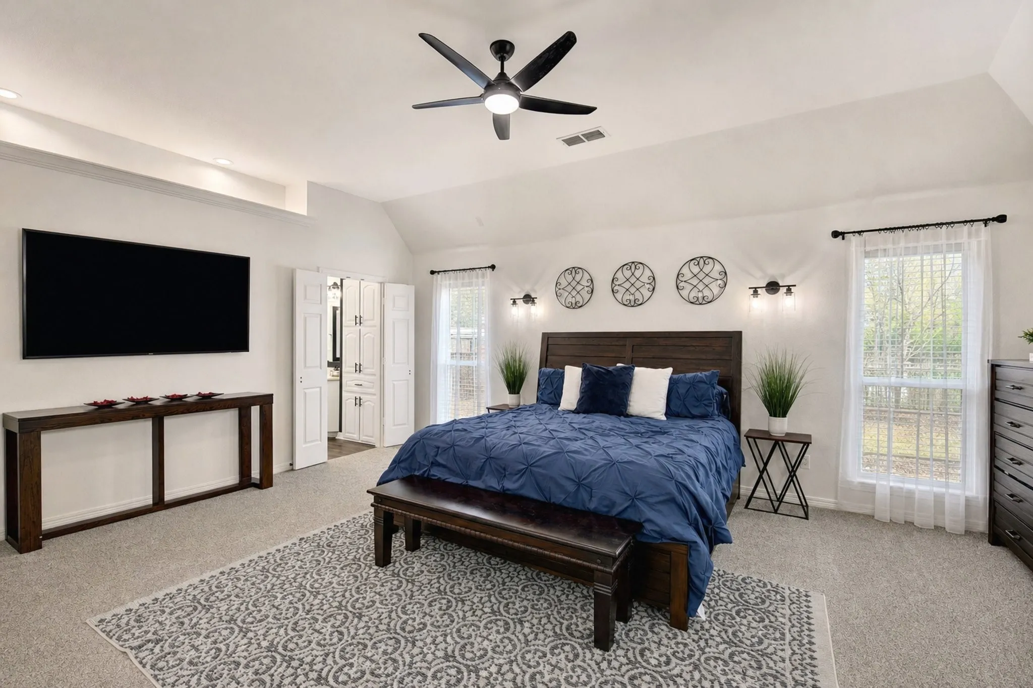 Single Family Residence For Sale in Tarrant County , 816 Lake View Court E, Crowley, Texas 76036, 4 Bedroom, 4 Bathroom, 2 Garage spaces, 3,486 Sqft, built in 1999, mls#21366207, Real Estate Agent in Crowley, Homes For Sale in Tarrant county, Homes For Sale in Crowley, Realtor in Crowley Texas, Real Estate Brokerage Independent Realty Texas, Luminita Cordes Realtor