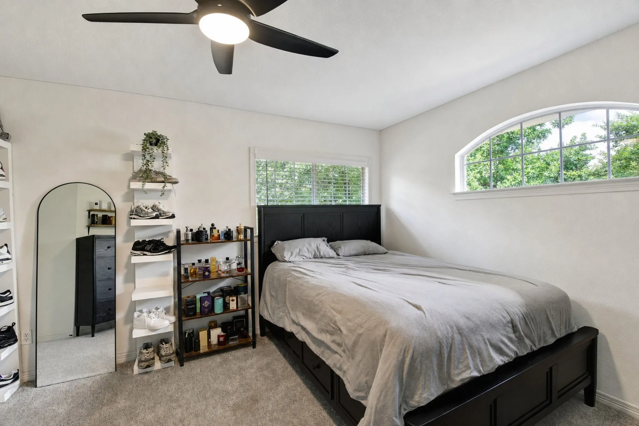 Single Family Residence For Sale in Tarrant County , 816 Lake View Court E, Crowley, Texas 76036, 4 Bedroom, 4 Bathroom, 2 Garage spaces, 3,486 Sqft, built in 1999, mls#21366207, Real Estate Agent in Crowley, Homes For Sale in Tarrant county, Homes For Sale in Crowley, Realtor in Crowley Texas, Real Estate Brokerage Independent Realty Texas, Luminita Cordes Realtor