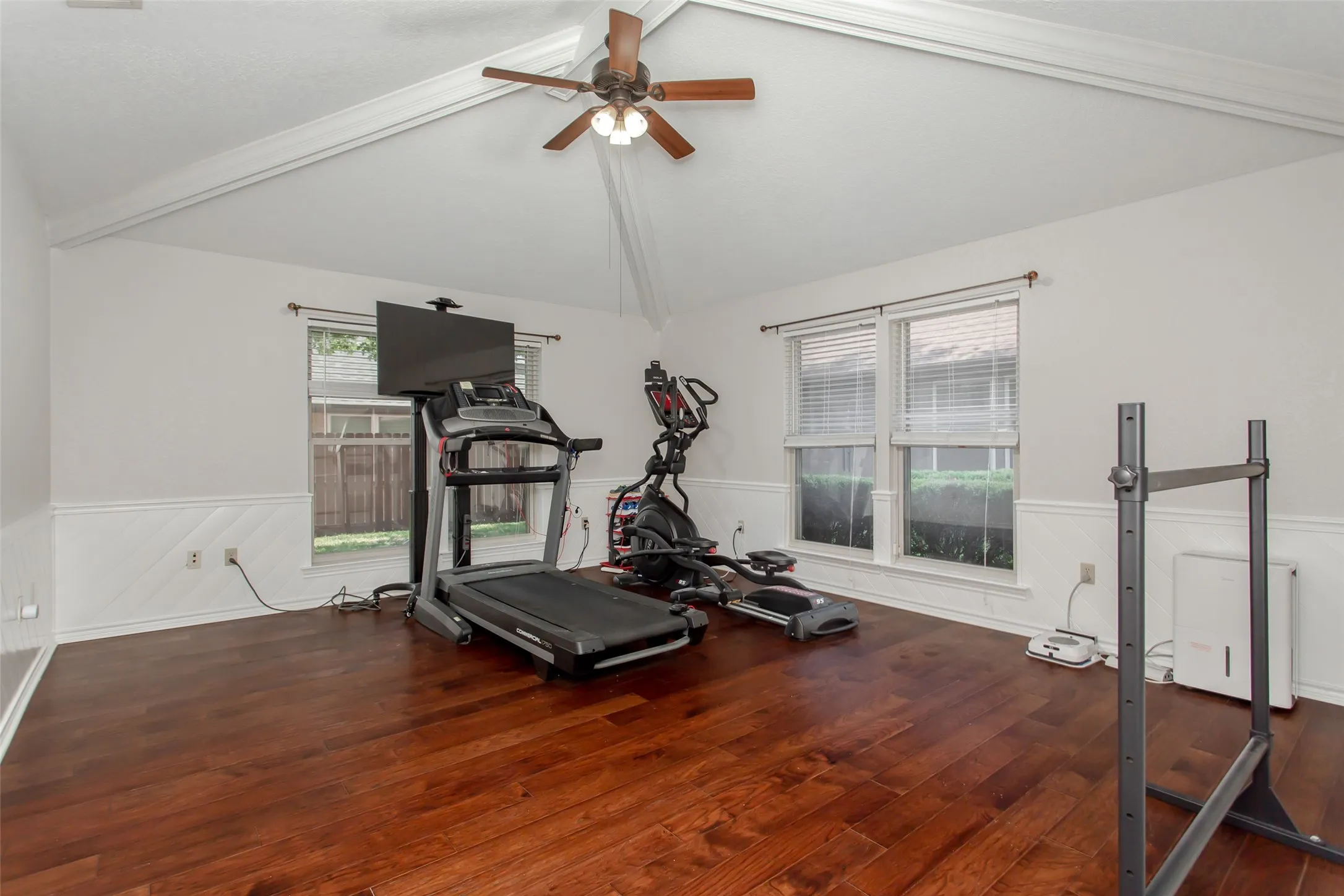 Single Family Residence For Sale in Dallas County , 2407 Briarcliff Drive, Irving, Texas 75062, 3 Bedroom, 3 Bathroom, 2 Garage spaces, 2,306 Sqft, built in 1980, mls#21366236, Real Estate Agent in Irving, Homes For Sale in Dallas county, Homes For Sale in Irving, Realtor in Irving Texas, Real Estate Brokerage Independent Realty Texas, Luminita Cordes Realtor