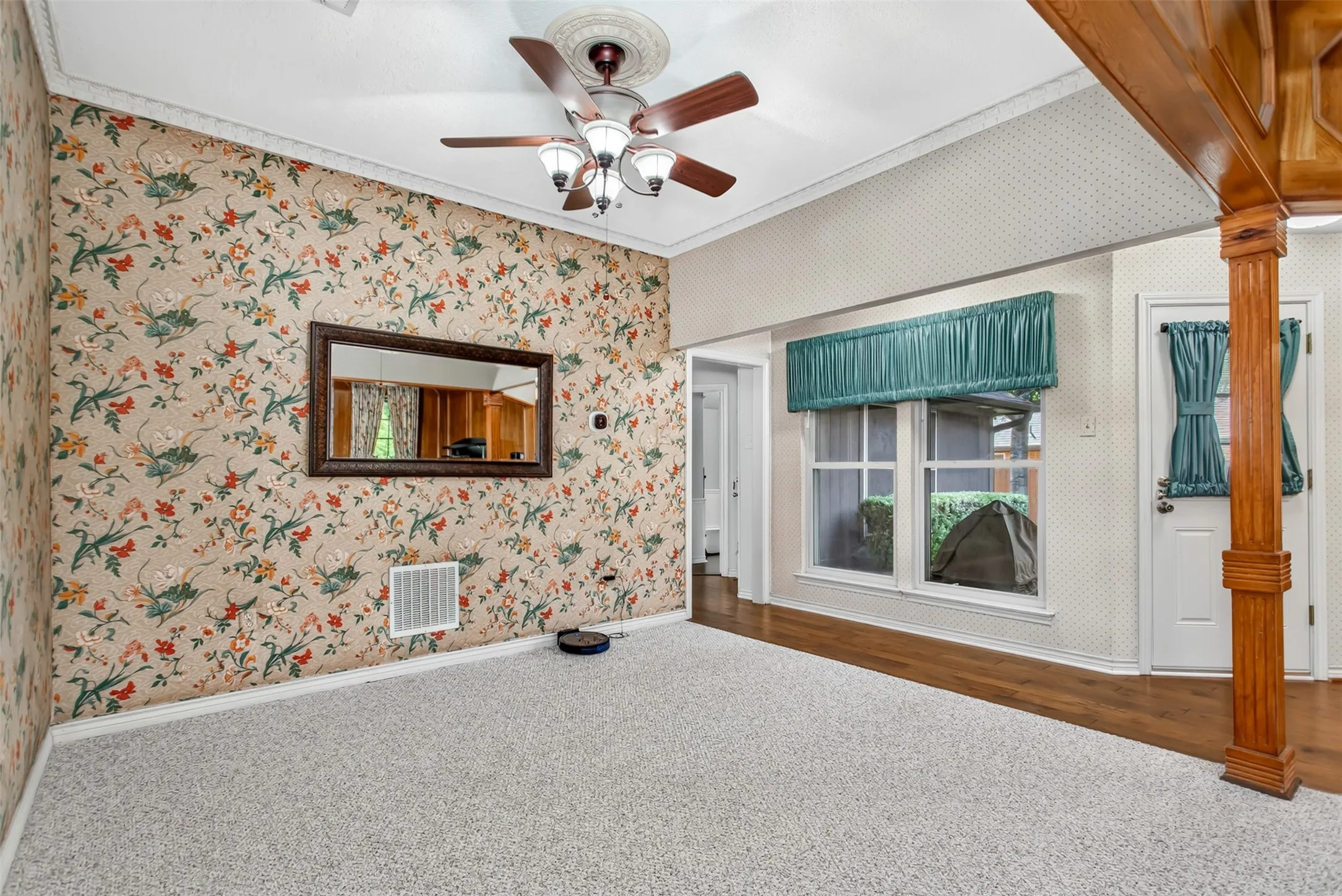 Single Family Residence For Sale in Dallas County , 2407 Briarcliff Drive, Irving, Texas 75062, 3 Bedroom, 3 Bathroom, 2 Garage spaces, 2,306 Sqft, built in 1980, mls#21366236, Real Estate Agent in Irving, Homes For Sale in Dallas county, Homes For Sale in Irving, Realtor in Irving Texas, Real Estate Brokerage Independent Realty Texas, Luminita Cordes Realtor
