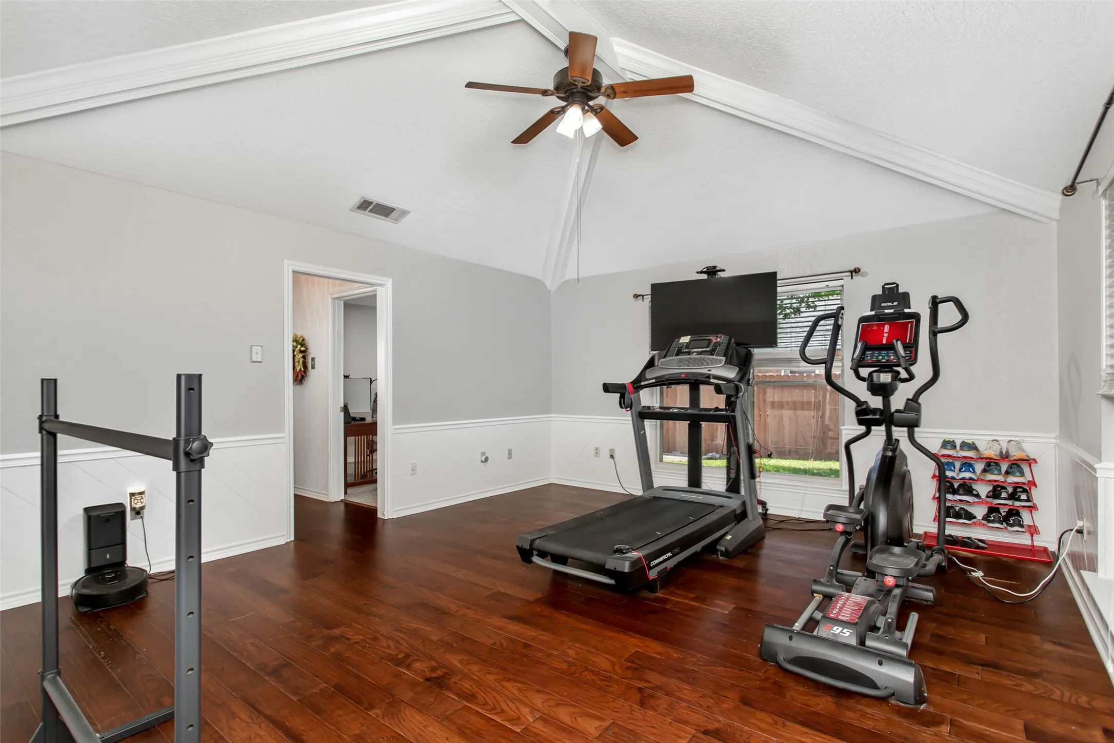 Single Family Residence For Sale in Dallas County , 2407 Briarcliff Drive, Irving, Texas 75062, 3 Bedroom, 3 Bathroom, 2 Garage spaces, 2,306 Sqft, built in 1980, mls#21366236, Real Estate Agent in Irving, Homes For Sale in Dallas county, Homes For Sale in Irving, Realtor in Irving Texas, Real Estate Brokerage Independent Realty Texas, Luminita Cordes Realtor