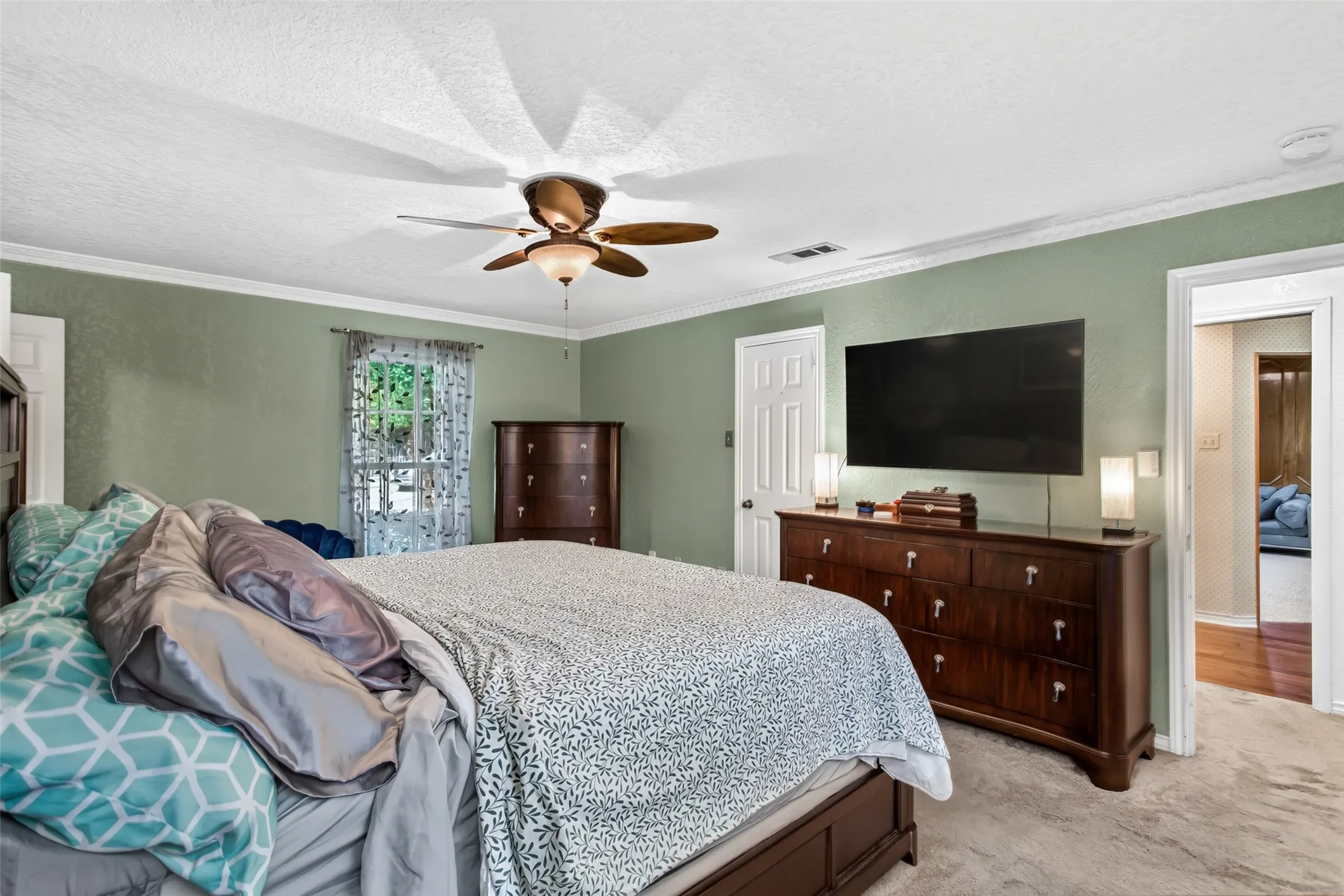 Single Family Residence For Sale in Dallas County , 2407 Briarcliff Drive, Irving, Texas 75062, 3 Bedroom, 3 Bathroom, 2 Garage spaces, 2,306 Sqft, built in 1980, mls#21366236, Real Estate Agent in Irving, Homes For Sale in Dallas county, Homes For Sale in Irving, Realtor in Irving Texas, Real Estate Brokerage Independent Realty Texas, Luminita Cordes Realtor