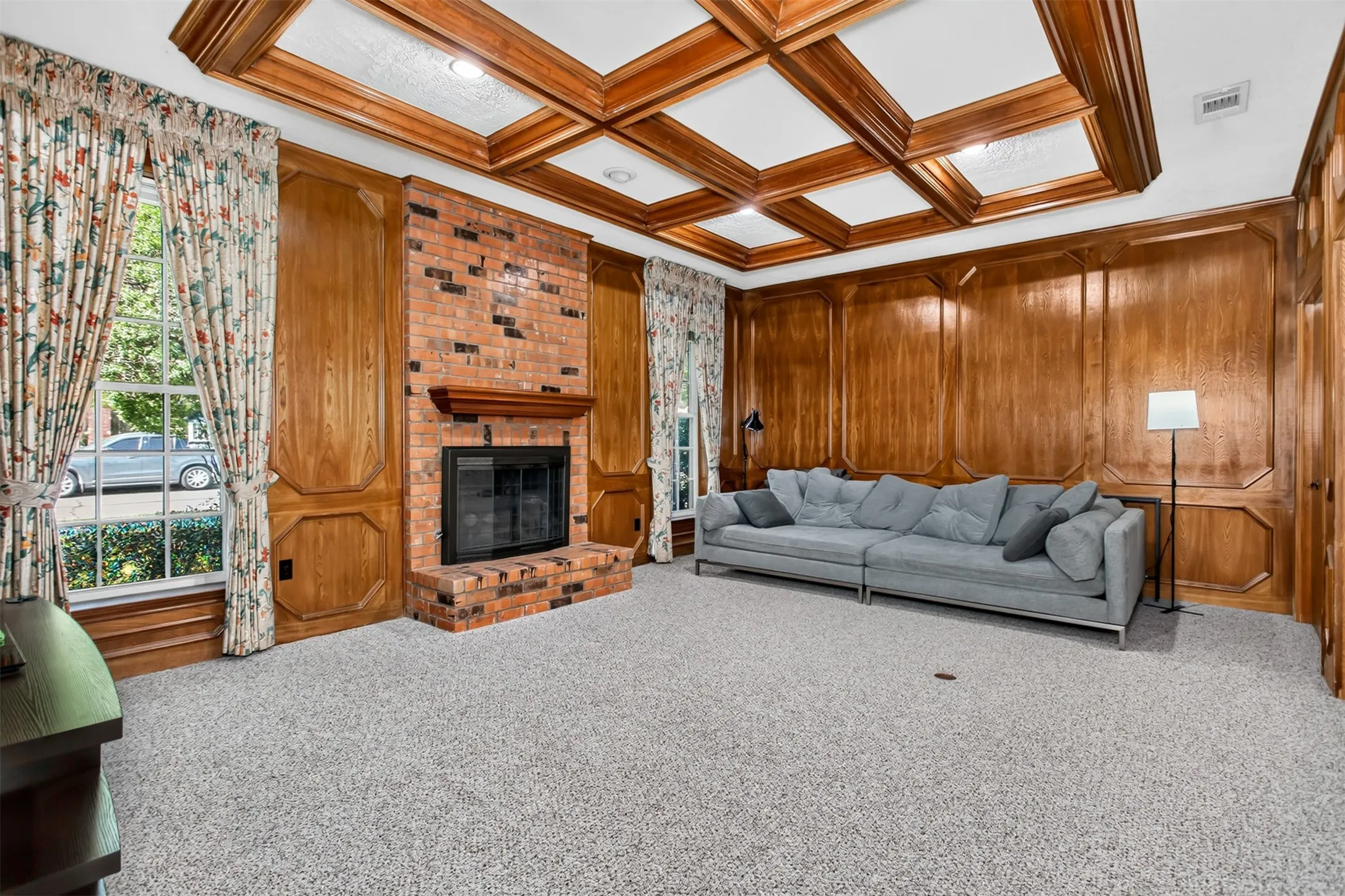 Single Family Residence For Sale in Dallas County , 2407 Briarcliff Drive, Irving, Texas 75062, 3 Bedroom, 3 Bathroom, 2 Garage spaces, 2,306 Sqft, built in 1980, mls#21366236, Real Estate Agent in Irving, Homes For Sale in Dallas county, Homes For Sale in Irving, Realtor in Irving Texas, Real Estate Brokerage Independent Realty Texas, Luminita Cordes Realtor