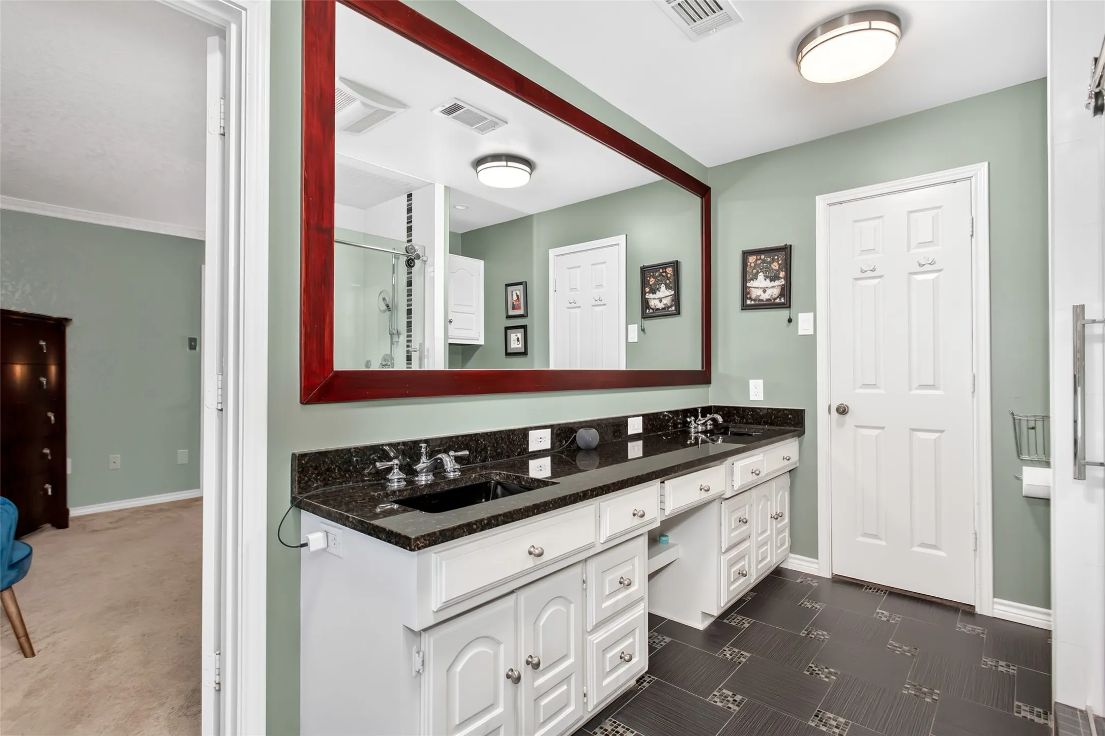 Single Family Residence For Sale in Dallas County , 2407 Briarcliff Drive, Irving, Texas 75062, 3 Bedroom, 3 Bathroom, 2 Garage spaces, 2,306 Sqft, built in 1980, mls#21366236, Real Estate Agent in Irving, Homes For Sale in Dallas county, Homes For Sale in Irving, Realtor in Irving Texas, Real Estate Brokerage Independent Realty Texas, Luminita Cordes Realtor
