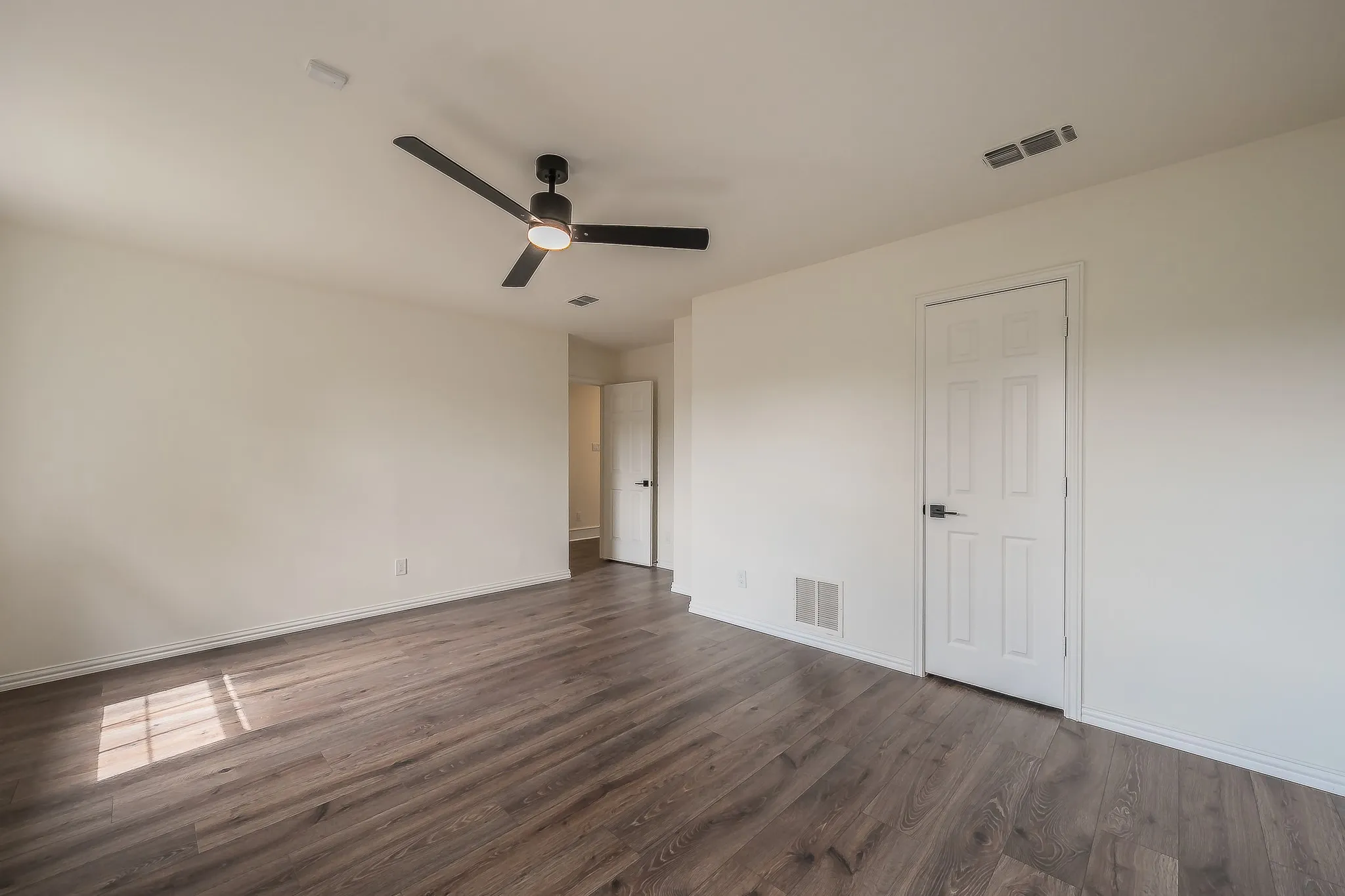 Single Family Residence For Rent in Denton County , 543 Timber Ridge Drive, Trophy Club, Texas 76262, 4 Bedroom, 4 Bathroom, 2 Garage spaces, 3,542 Sqft, built in 1986, mls#21366204, Real Estate Agent in Trophy Club, Homes For Rent in Denton county, Homes For Rent in Trophy Club, Realtor in Trophy Club Texas, Real Estate Brokerage Independent Realty Texas, Luminita Cordes Realtor