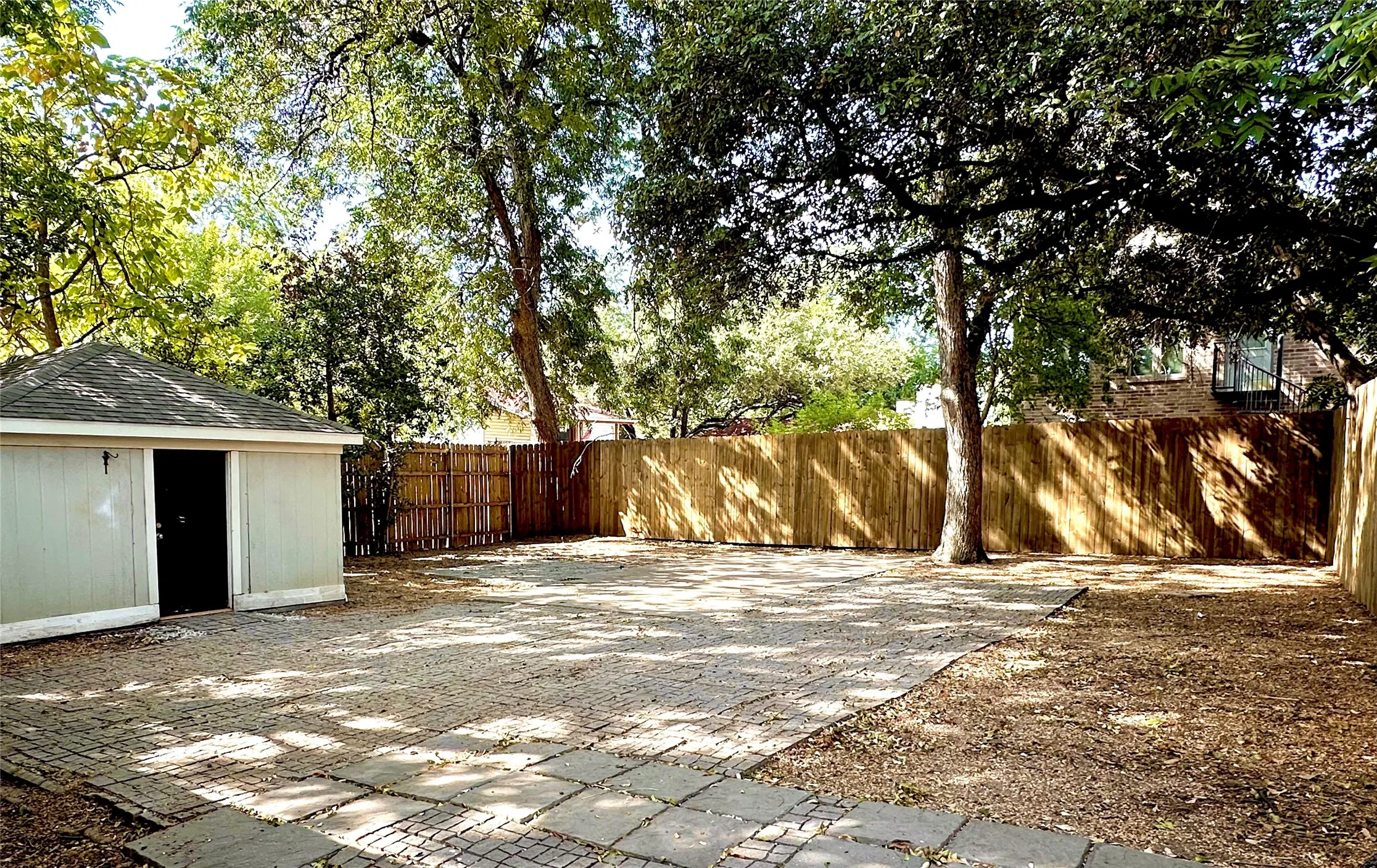 Single Family Residence For Rent in Dallas County , 5027 Stoneleigh Avenue, Dallas, Texas 75235, 3 Bedroom, 2 Bathroom, Garage spaces, 1,678 Sqft, built in 1927, mls#21363097, Real Estate Agent in Dallas, Homes For Rent in Dallas county, Homes For Rent in Dallas, Realtor in Dallas Texas, Real Estate Brokerage Independent Realty Texas, Luminita Cordes Realtor