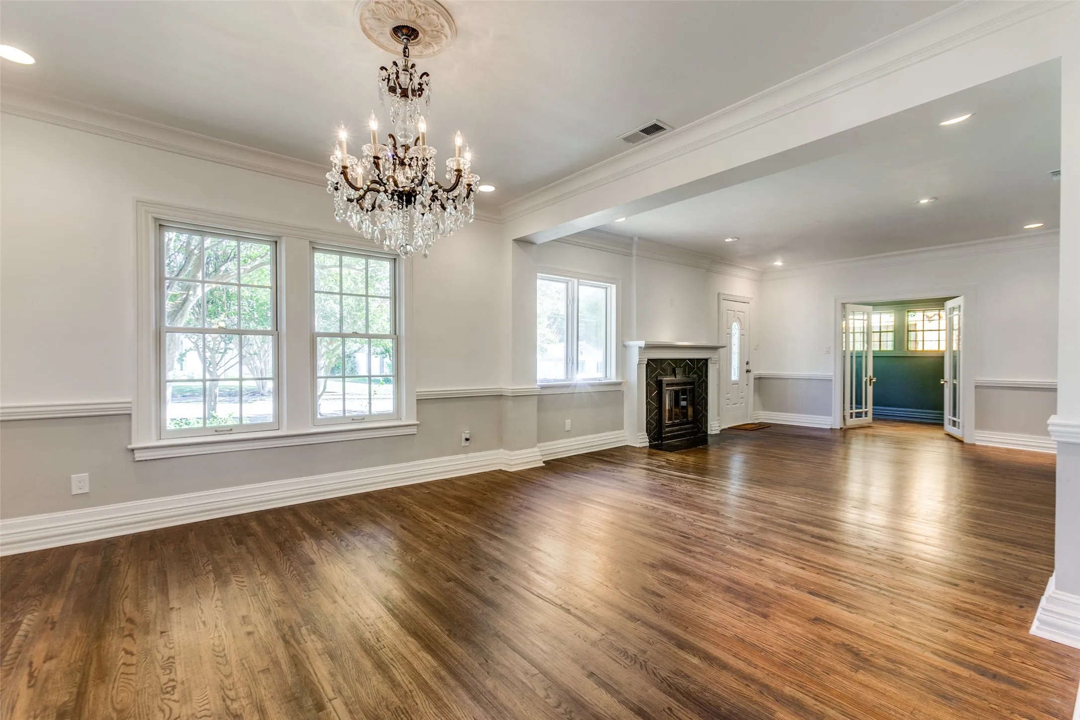 Single Family Residence For Rent in Dallas County , 5027 Stoneleigh Avenue, Dallas, Texas 75235, 3 Bedroom, 2 Bathroom, Garage spaces, 1,678 Sqft, built in 1927, mls#21363097, Real Estate Agent in Dallas, Homes For Rent in Dallas county, Homes For Rent in Dallas, Realtor in Dallas Texas, Real Estate Brokerage Independent Realty Texas, Luminita Cordes Realtor