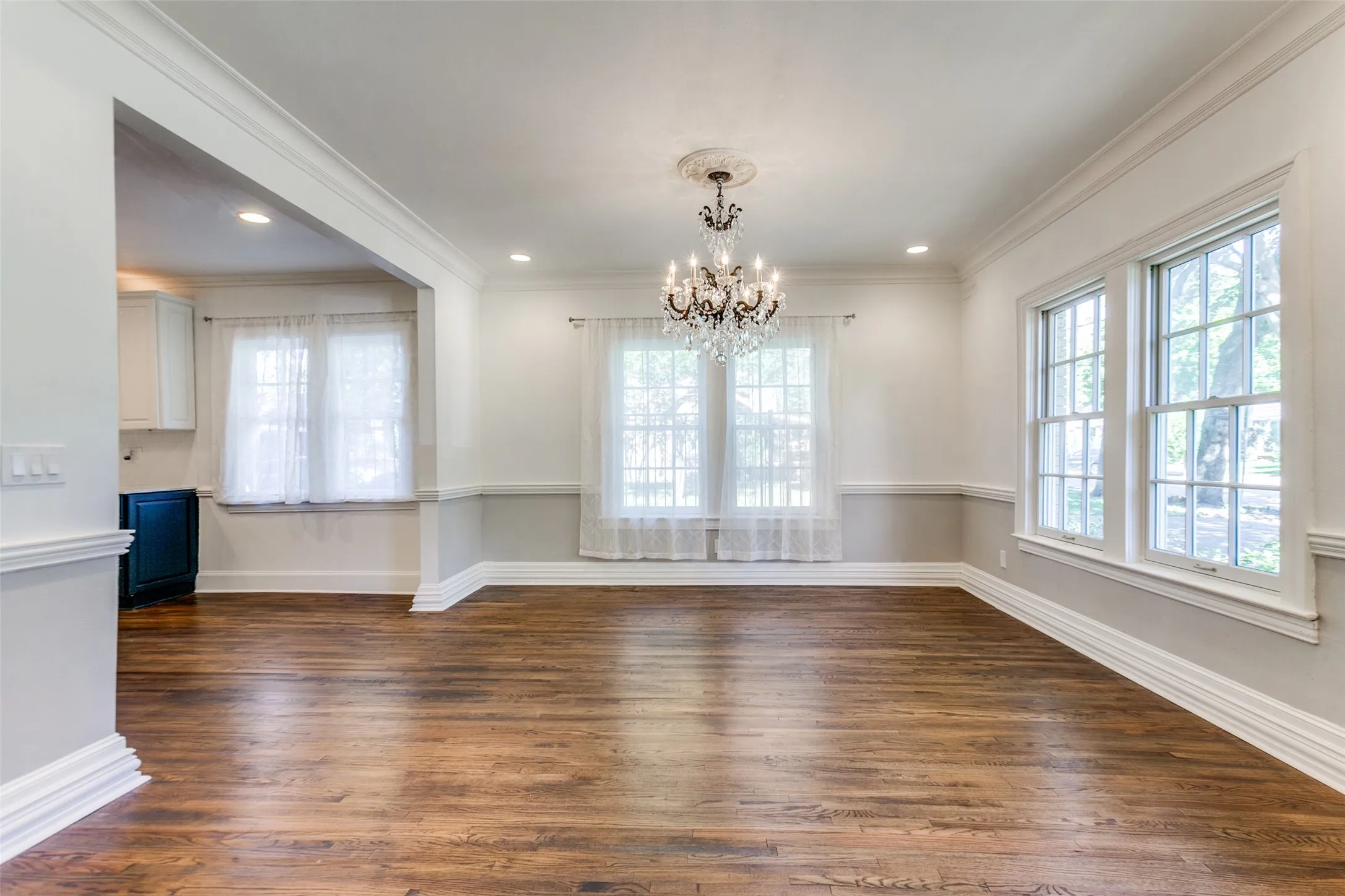 Single Family Residence For Rent in Dallas County , 5027 Stoneleigh Avenue, Dallas, Texas 75235, 3 Bedroom, 2 Bathroom, Garage spaces, 1,678 Sqft, built in 1927, mls#21363097, Real Estate Agent in Dallas, Homes For Rent in Dallas county, Homes For Rent in Dallas, Realtor in Dallas Texas, Real Estate Brokerage Independent Realty Texas, Luminita Cordes Realtor
