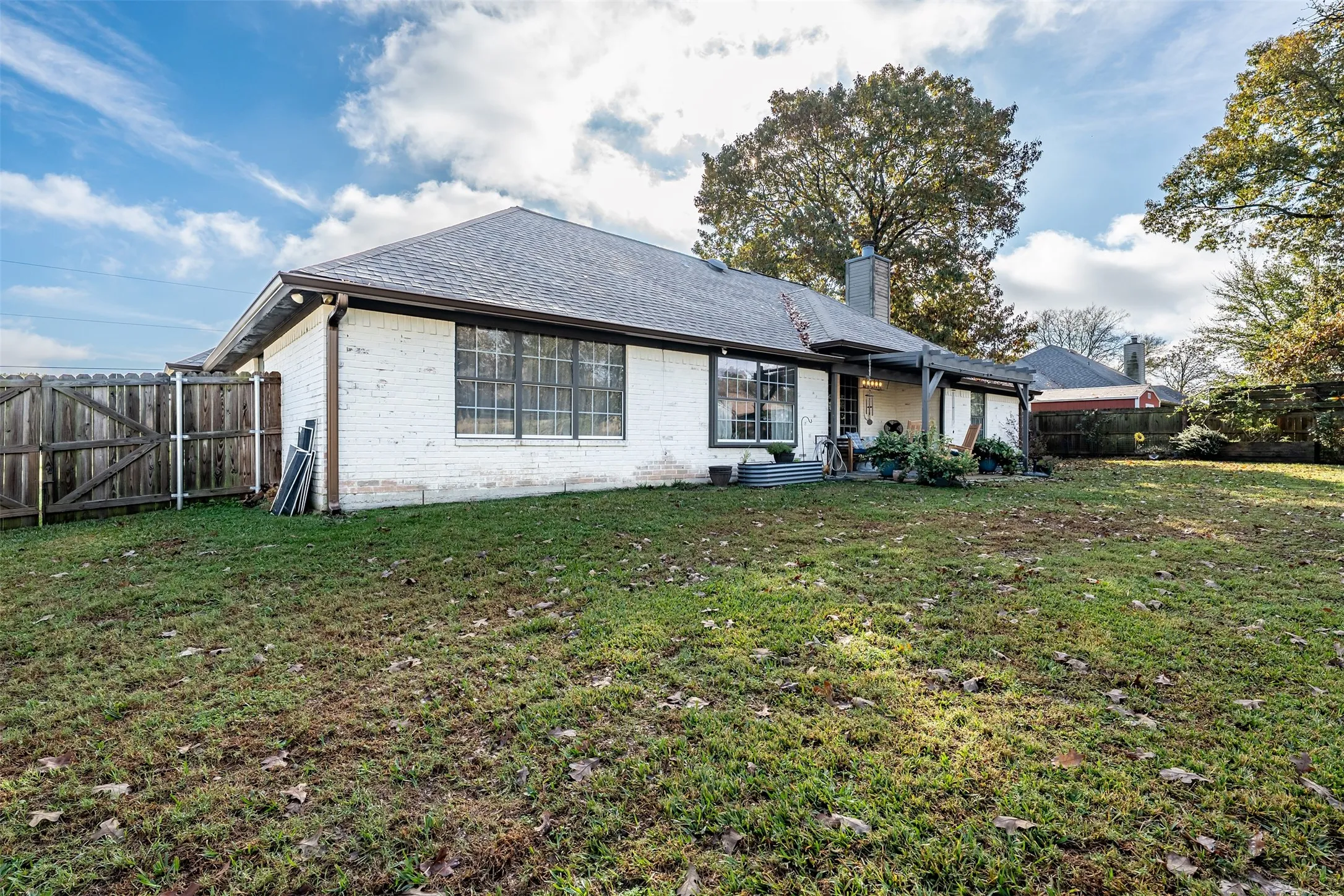 Single Family Residence For Sale in Smith County , 18564 County Road 1100, Flint, Texas 75762, 3 Bedroom, 2 Bathroom, 2 Garage spaces, 2,127 Sqft, built in 1996, mls#21366231, Real Estate Agent in Flint, Homes For Sale in Smith county, Homes For Sale in Flint, Realtor in Flint Texas, Real Estate Brokerage Independent Realty Texas, Luminita Cordes Realtor