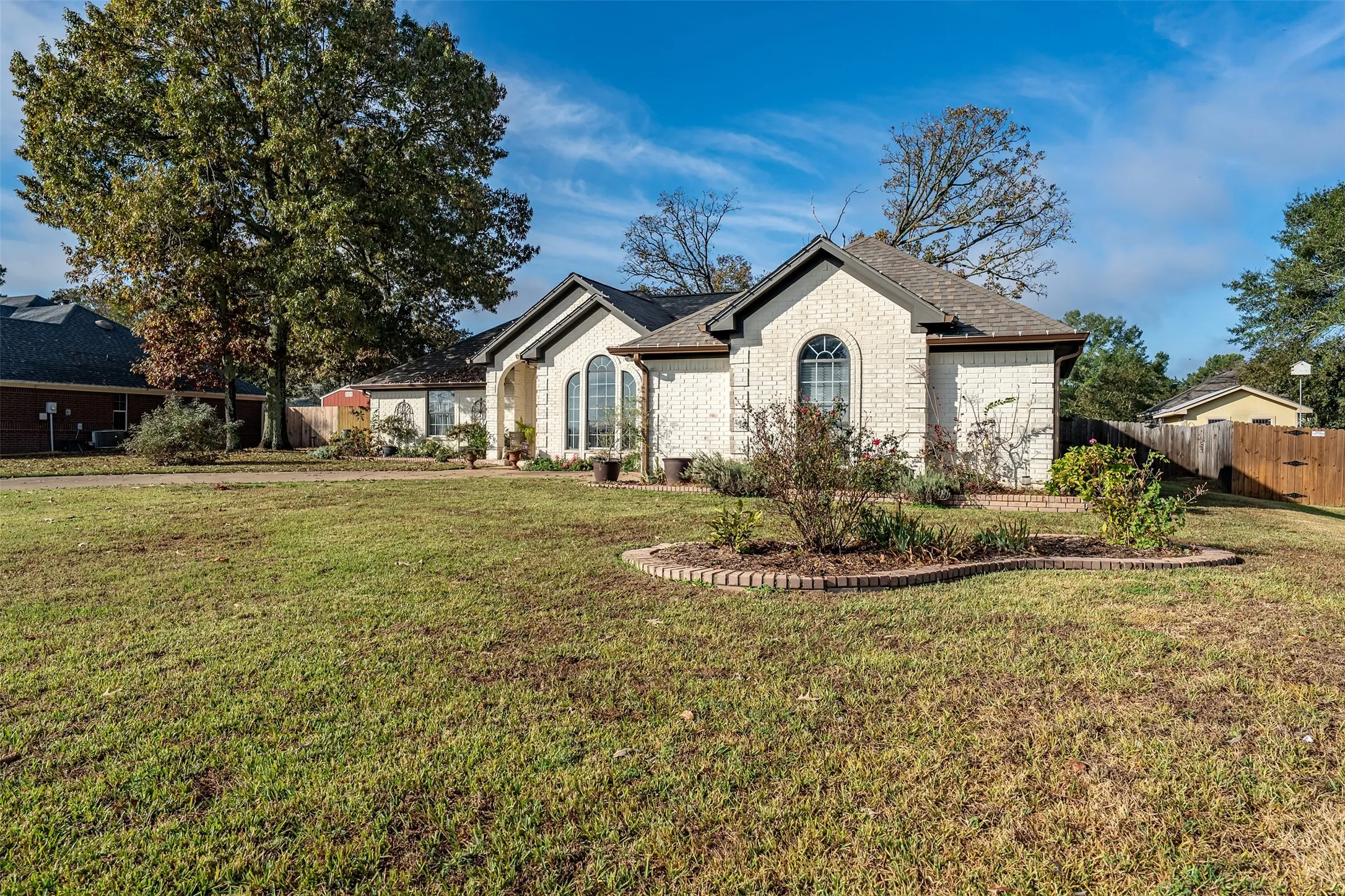 Single Family Residence For Sale in Smith County , 18564 County Road 1100, Flint, Texas 75762, 3 Bedroom, 2 Bathroom, 2 Garage spaces, 2,127 Sqft, built in 1996, mls#21366231, Real Estate Agent in Flint, Homes For Sale in Smith county, Homes For Sale in Flint, Realtor in Flint Texas, Real Estate Brokerage Independent Realty Texas, Luminita Cordes Realtor