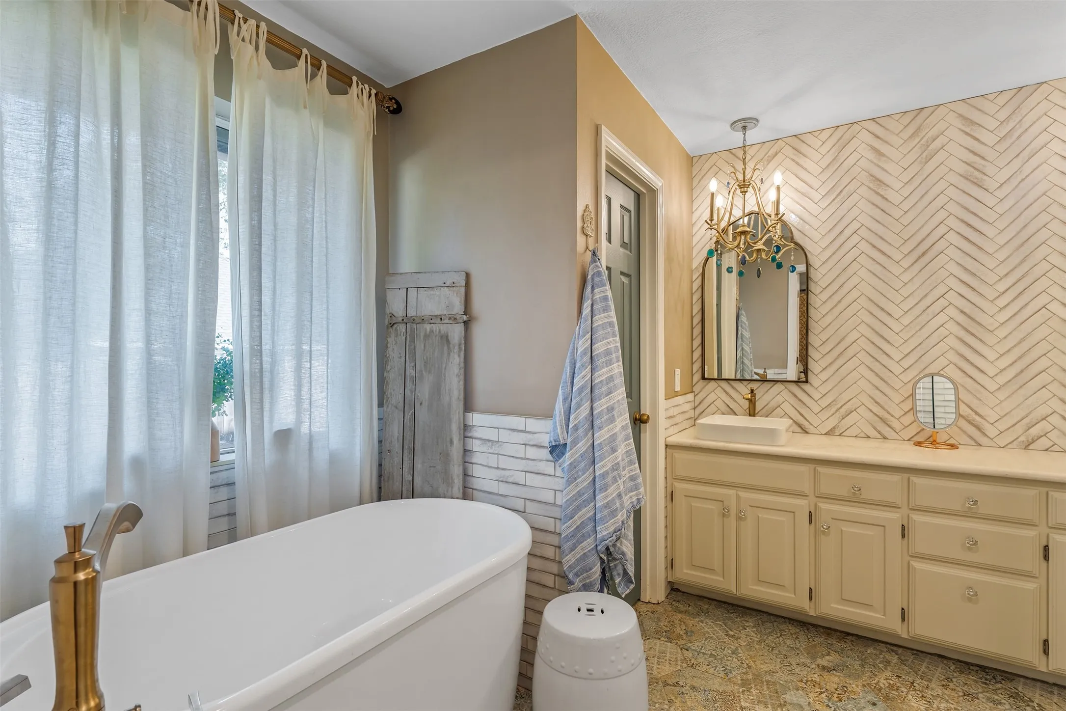 Single Family Residence For Sale in Smith County , 18564 County Road 1100, Flint, Texas 75762, 3 Bedroom, 2 Bathroom, 2 Garage spaces, 2,127 Sqft, built in 1996, mls#21366231, Real Estate Agent in Flint, Homes For Sale in Smith county, Homes For Sale in Flint, Realtor in Flint Texas, Real Estate Brokerage Independent Realty Texas, Luminita Cordes Realtor