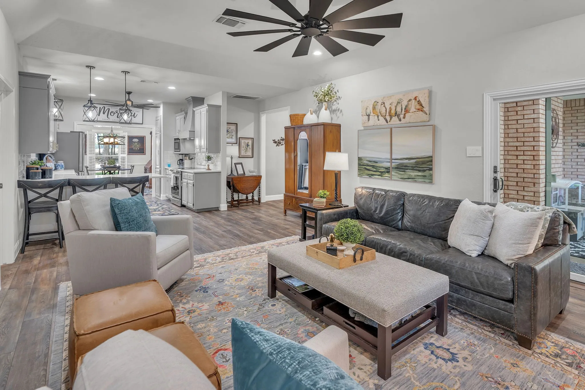 Single Family Residence For Sale in Parker County , 1809 Lakewood Drive, Weatherford, Texas 76087, 3 Bedroom, 3 Bathroom, 2 Garage spaces, 2,221 Sqft, built in 1990, mls#21366157, Real Estate Agent in Weatherford, Homes For Sale in Parker county, Homes For Sale in Weatherford, Realtor in Weatherford Texas, Real Estate Brokerage Independent Realty Texas, Luminita Cordes Realtor