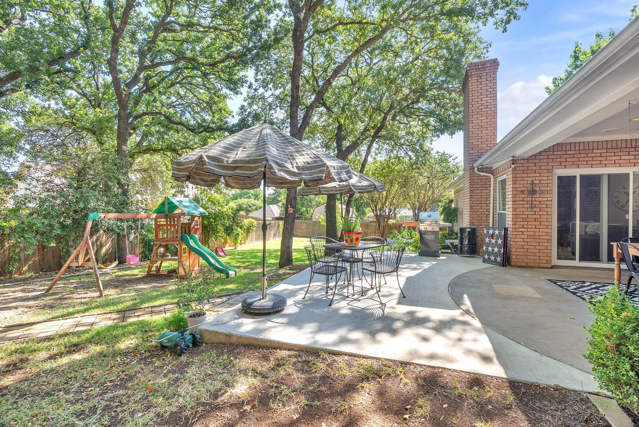 Single Family Residence For Sale in Parker County , 1809 Lakewood Drive, Weatherford, Texas 76087, 3 Bedroom, 3 Bathroom, 2 Garage spaces, 2,221 Sqft, built in 1990, mls#21366157, Real Estate Agent in Weatherford, Homes For Sale in Parker county, Homes For Sale in Weatherford, Realtor in Weatherford Texas, Real Estate Brokerage Independent Realty Texas, Luminita Cordes Realtor