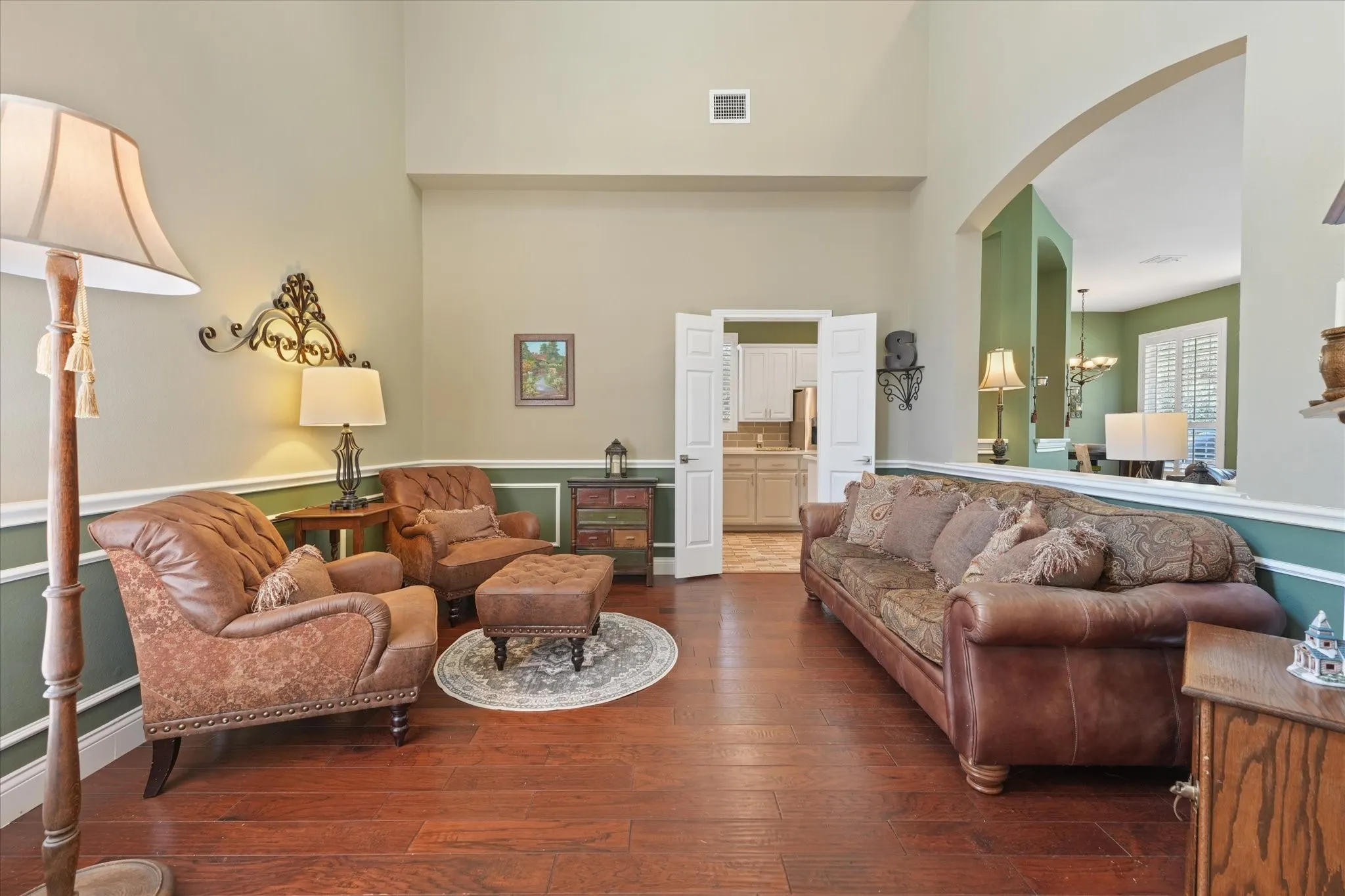 Single Family Residence For Sale in Denton County , 2105 Birdwood Circle, Corinth, Texas 76210, 4 Bedroom, 4 Bathroom, 2 Garage spaces, 3,096 Sqft, built in 1999, mls#21366168, Real Estate Agent in Corinth, Homes For Sale in Denton county, Homes For Sale in Corinth, Realtor in Corinth Texas, Real Estate Brokerage Independent Realty Texas, Luminita Cordes Realtor