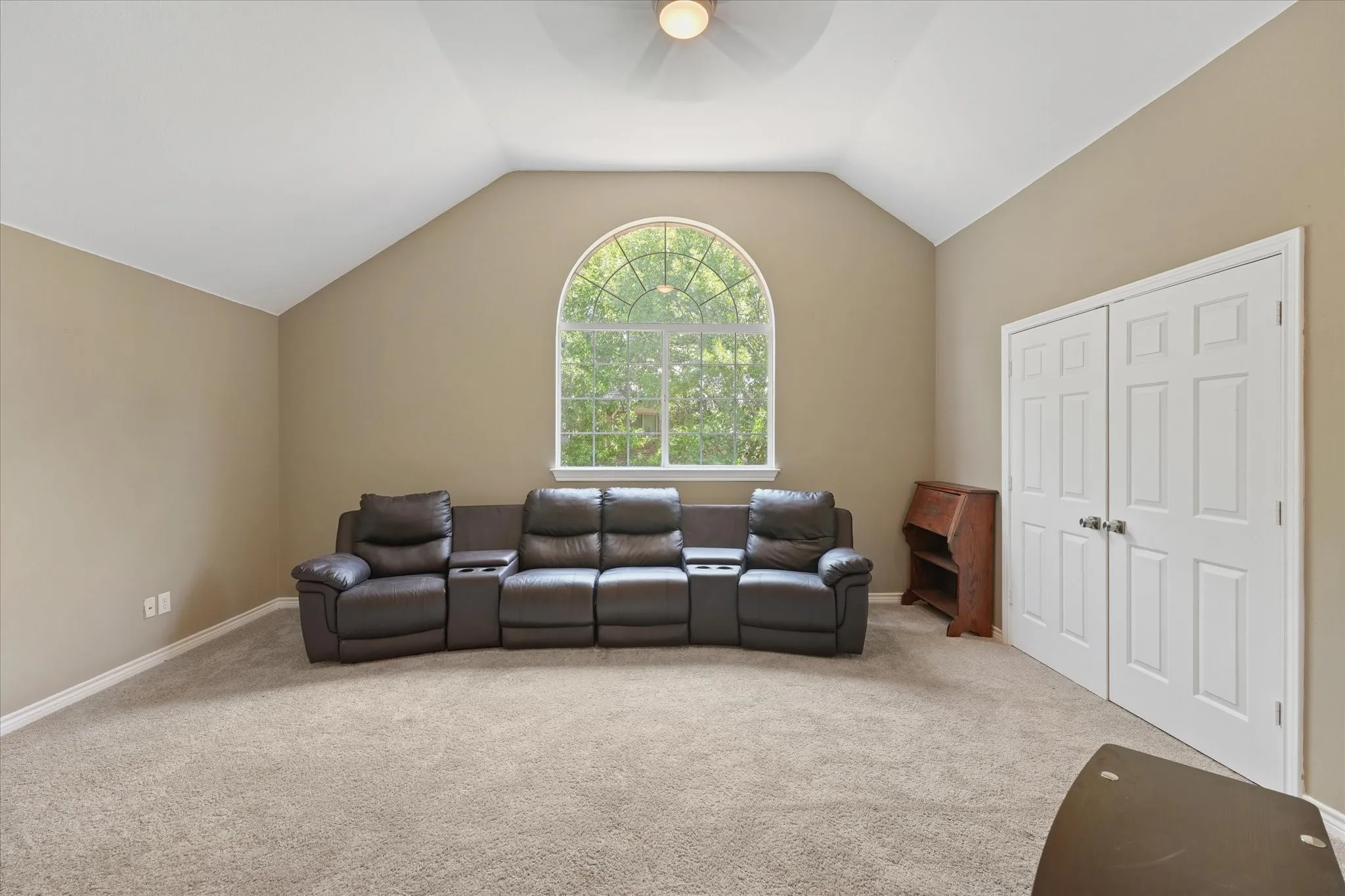 Single Family Residence For Sale in Denton County , 2105 Birdwood Circle, Corinth, Texas 76210, 4 Bedroom, 4 Bathroom, 2 Garage spaces, 3,096 Sqft, built in 1999, mls#21366168, Real Estate Agent in Corinth, Homes For Sale in Denton county, Homes For Sale in Corinth, Realtor in Corinth Texas, Real Estate Brokerage Independent Realty Texas, Luminita Cordes Realtor