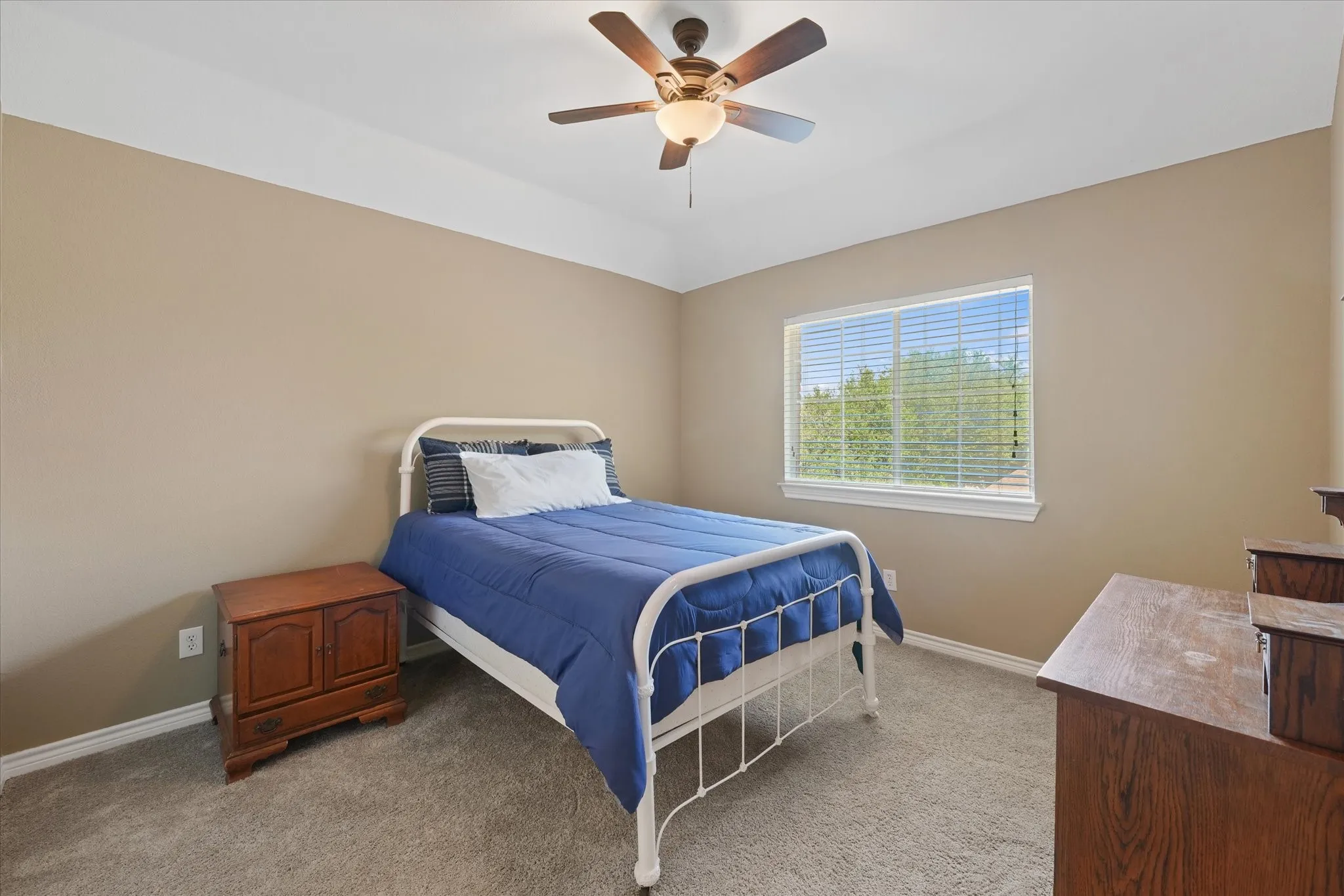 Single Family Residence For Sale in Denton County , 2105 Birdwood Circle, Corinth, Texas 76210, 4 Bedroom, 4 Bathroom, 2 Garage spaces, 3,096 Sqft, built in 1999, mls#21366168, Real Estate Agent in Corinth, Homes For Sale in Denton county, Homes For Sale in Corinth, Realtor in Corinth Texas, Real Estate Brokerage Independent Realty Texas, Luminita Cordes Realtor