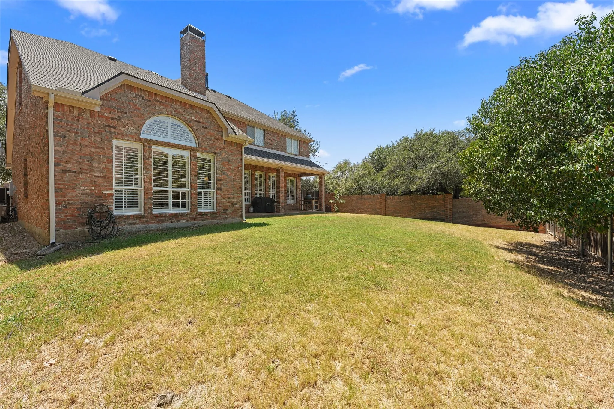 Single Family Residence For Sale in Denton County , 2105 Birdwood Circle, Corinth, Texas 76210, 4 Bedroom, 4 Bathroom, 2 Garage spaces, 3,096 Sqft, built in 1999, mls#21366168, Real Estate Agent in Corinth, Homes For Sale in Denton county, Homes For Sale in Corinth, Realtor in Corinth Texas, Real Estate Brokerage Independent Realty Texas, Luminita Cordes Realtor