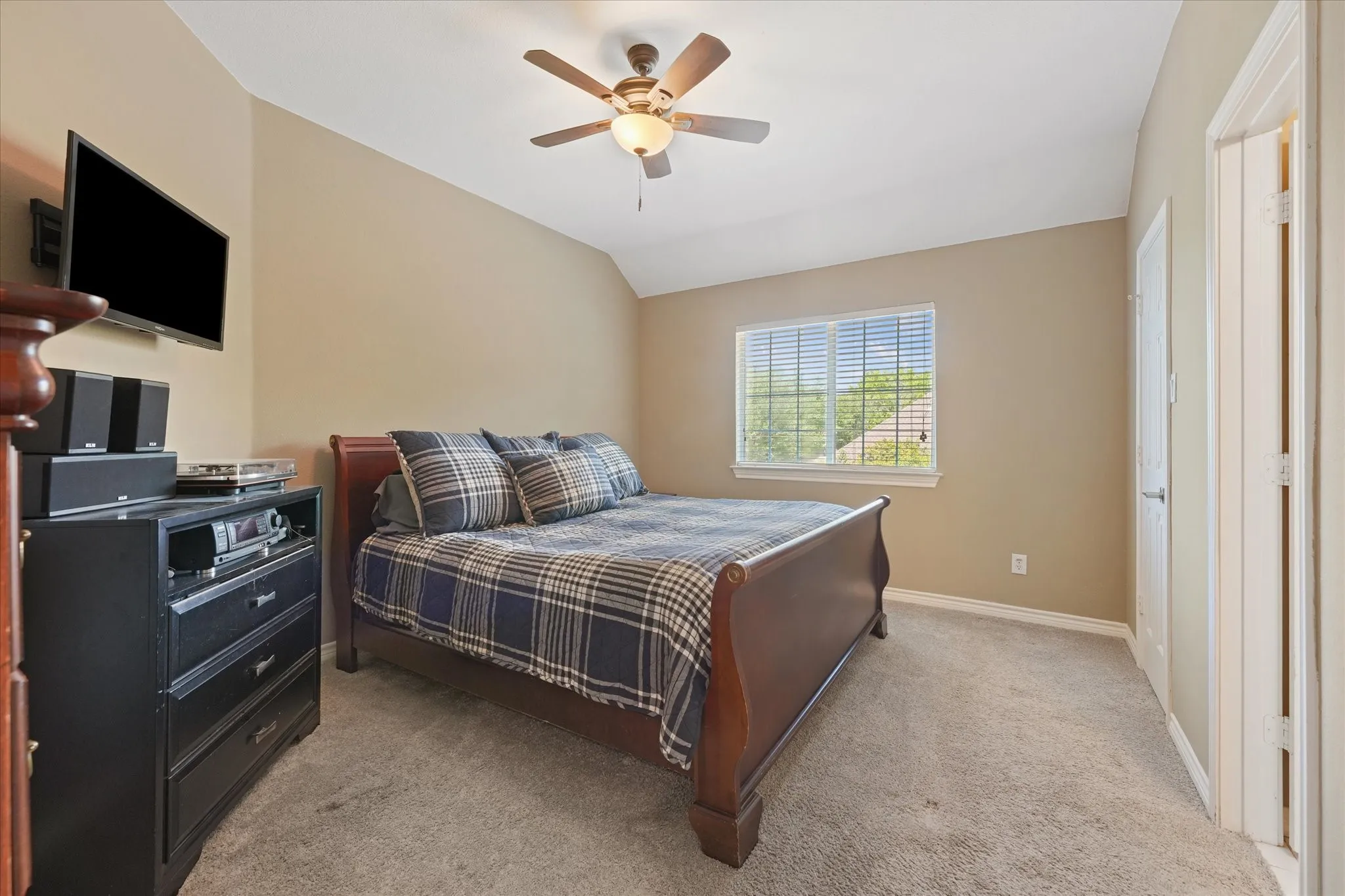 Single Family Residence For Sale in Denton County , 2105 Birdwood Circle, Corinth, Texas 76210, 4 Bedroom, 4 Bathroom, 2 Garage spaces, 3,096 Sqft, built in 1999, mls#21366168, Real Estate Agent in Corinth, Homes For Sale in Denton county, Homes For Sale in Corinth, Realtor in Corinth Texas, Real Estate Brokerage Independent Realty Texas, Luminita Cordes Realtor