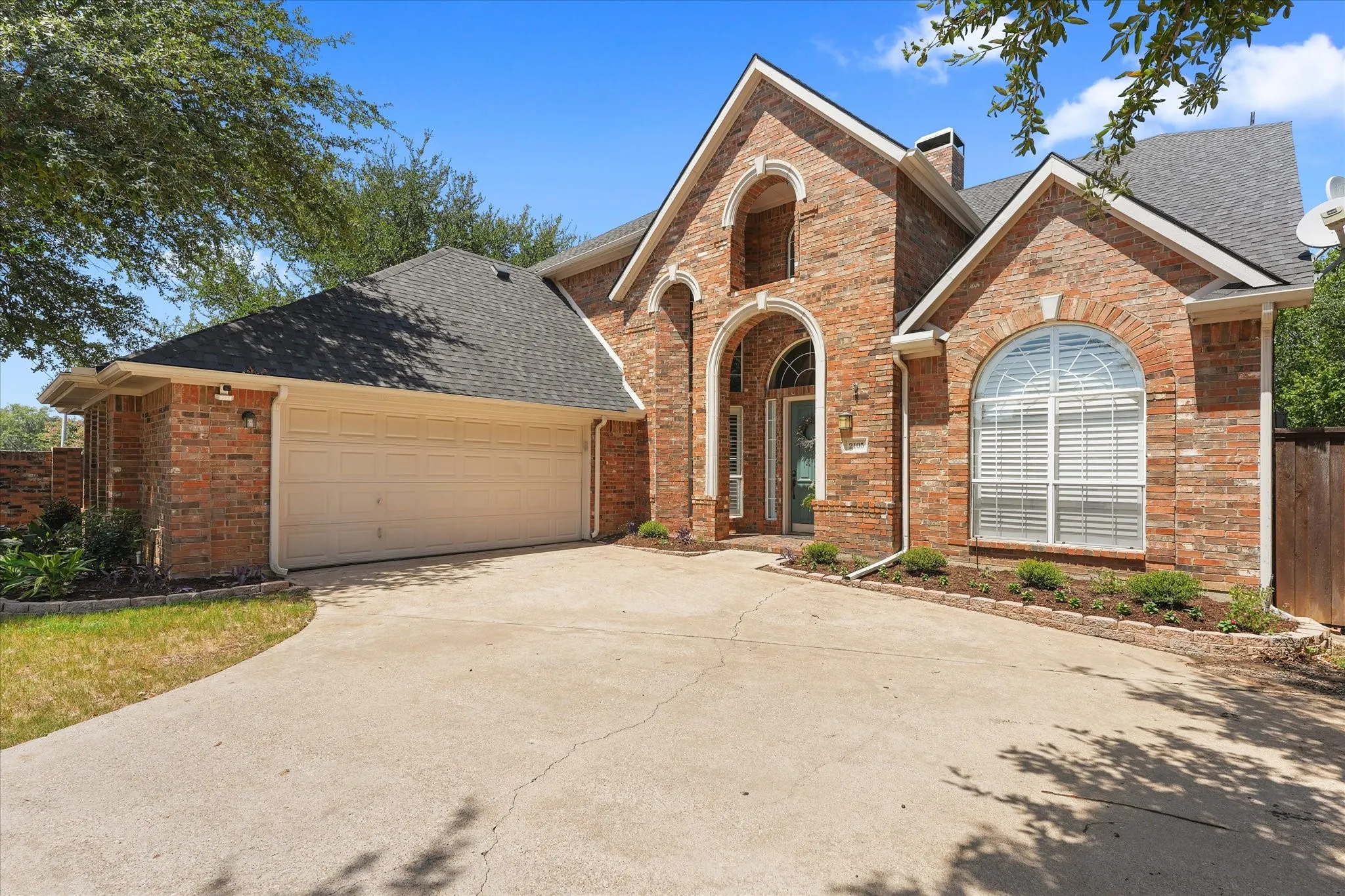 Single Family Residence For Sale in Denton County , 2105 Birdwood Circle, Corinth, Texas 76210, 4 Bedroom, 4 Bathroom, 2 Garage spaces, 3,096 Sqft, built in 1999, mls#21366168, Real Estate Agent in Corinth, Homes For Sale in Denton county, Homes For Sale in Corinth, Realtor in Corinth Texas, Real Estate Brokerage Independent Realty Texas, Luminita Cordes Realtor