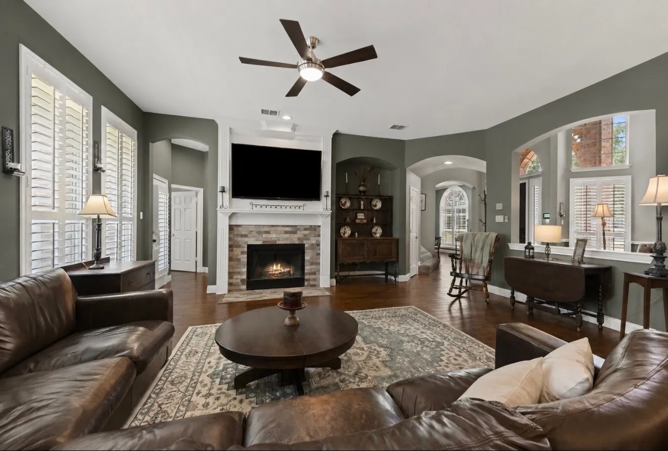 Single Family Residence For Sale in Denton County , 2105 Birdwood Circle, Corinth, Texas 76210, 4 Bedroom, 4 Bathroom, 2 Garage spaces, 3,096 Sqft, built in 1999, mls#21366168, Real Estate Agent in Corinth, Homes For Sale in Denton county, Homes For Sale in Corinth, Realtor in Corinth Texas, Real Estate Brokerage Independent Realty Texas, Luminita Cordes Realtor
