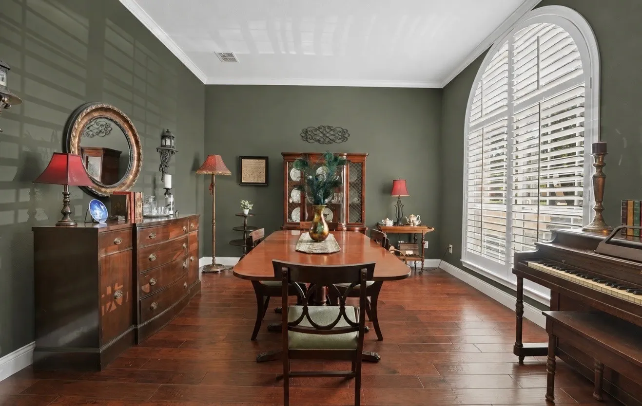 Single Family Residence For Sale in Denton County , 2105 Birdwood Circle, Corinth, Texas 76210, 4 Bedroom, 4 Bathroom, 2 Garage spaces, 3,096 Sqft, built in 1999, mls#21366168, Real Estate Agent in Corinth, Homes For Sale in Denton county, Homes For Sale in Corinth, Realtor in Corinth Texas, Real Estate Brokerage Independent Realty Texas, Luminita Cordes Realtor
