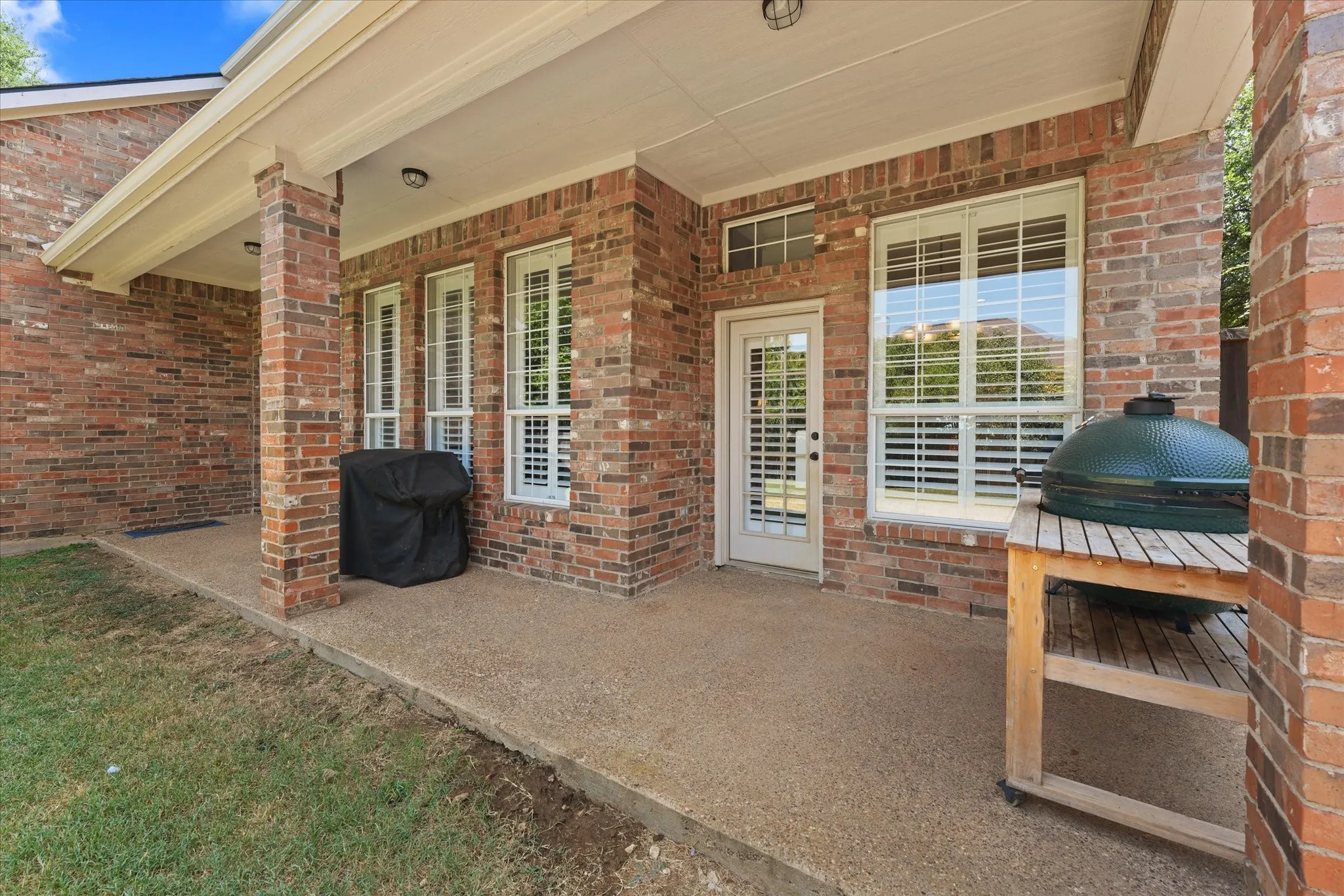 Single Family Residence For Sale in Denton County , 2105 Birdwood Circle, Corinth, Texas 76210, 4 Bedroom, 4 Bathroom, 2 Garage spaces, 3,096 Sqft, built in 1999, mls#21366168, Real Estate Agent in Corinth, Homes For Sale in Denton county, Homes For Sale in Corinth, Realtor in Corinth Texas, Real Estate Brokerage Independent Realty Texas, Luminita Cordes Realtor