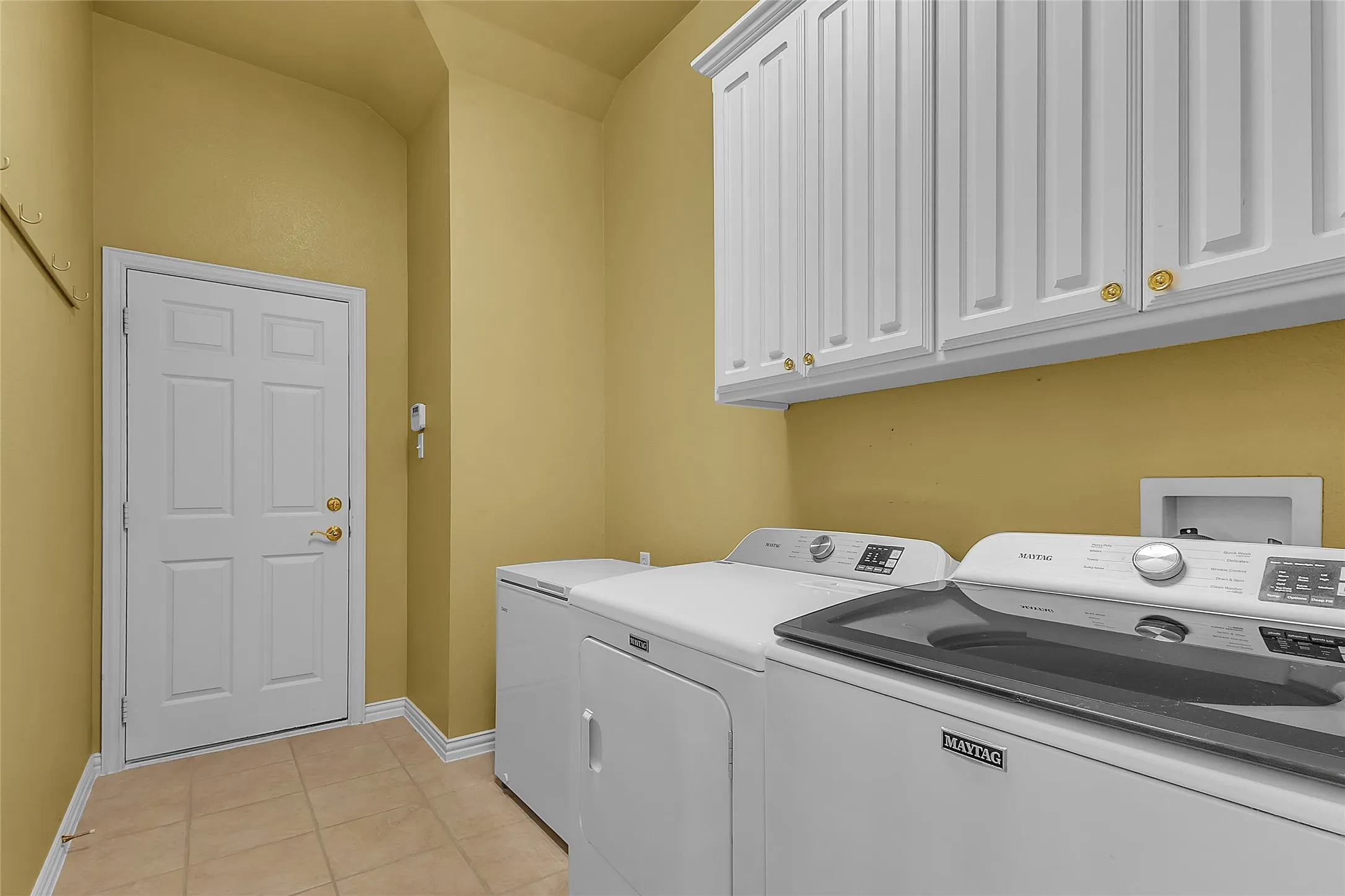 Single Family Residence For Sale in Denton County , 101 Indian Paint Drive, Justin, Texas 76247, 3 Bedroom, 2 Bathroom, 3 Garage spaces, 2,173 Sqft, built in 2003, mls#21362487, Real Estate Agent in Justin, Homes For Sale in Denton county, Homes For Sale in Justin, Realtor in Justin Texas, Real Estate Brokerage Independent Realty Texas, Luminita Cordes Realtor