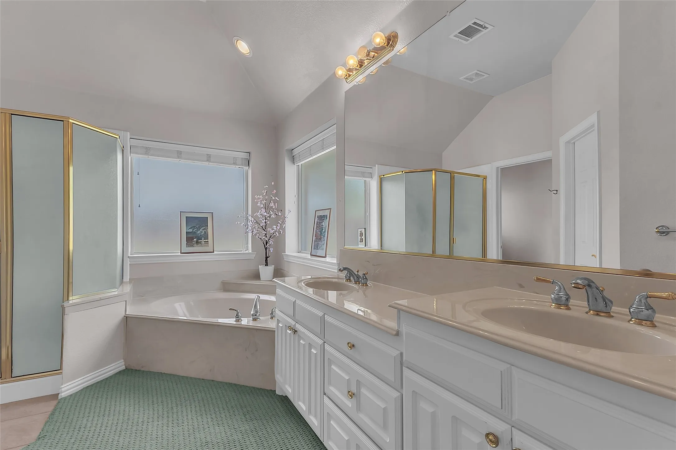 Single Family Residence For Sale in Denton County , 101 Indian Paint Drive, Justin, Texas 76247, 3 Bedroom, 2 Bathroom, 3 Garage spaces, 2,173 Sqft, built in 2003, mls#21362487, Real Estate Agent in Justin, Homes For Sale in Denton county, Homes For Sale in Justin, Realtor in Justin Texas, Real Estate Brokerage Independent Realty Texas, Luminita Cordes Realtor