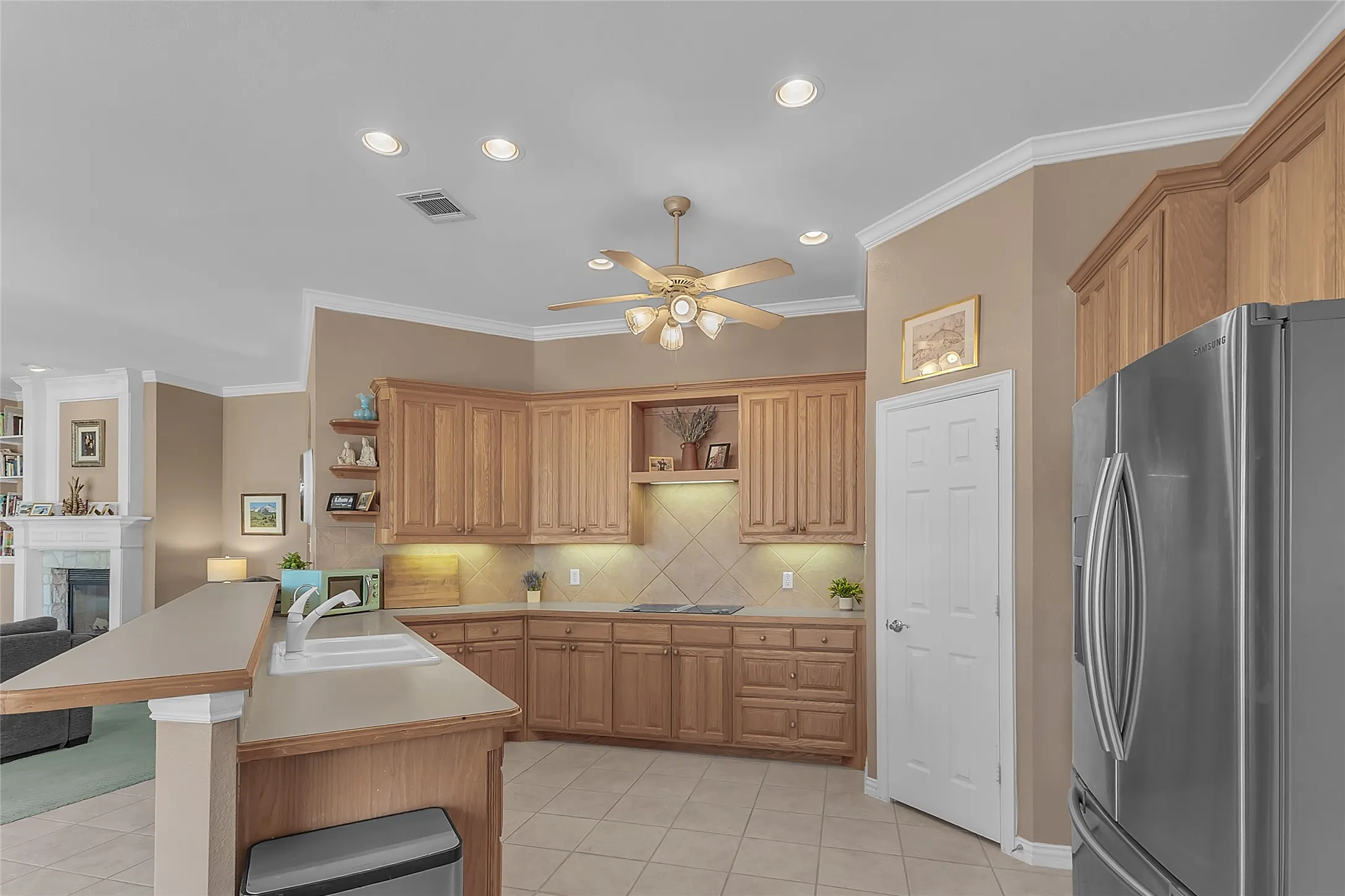 Single Family Residence For Sale in Denton County , 101 Indian Paint Drive, Justin, Texas 76247, 3 Bedroom, 2 Bathroom, 3 Garage spaces, 2,173 Sqft, built in 2003, mls#21362487, Real Estate Agent in Justin, Homes For Sale in Denton county, Homes For Sale in Justin, Realtor in Justin Texas, Real Estate Brokerage Independent Realty Texas, Luminita Cordes Realtor